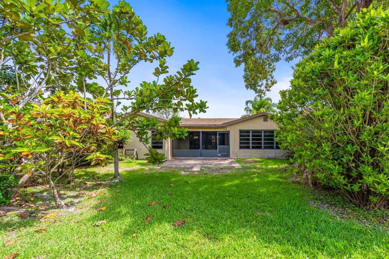10621 Greenbriar Court
