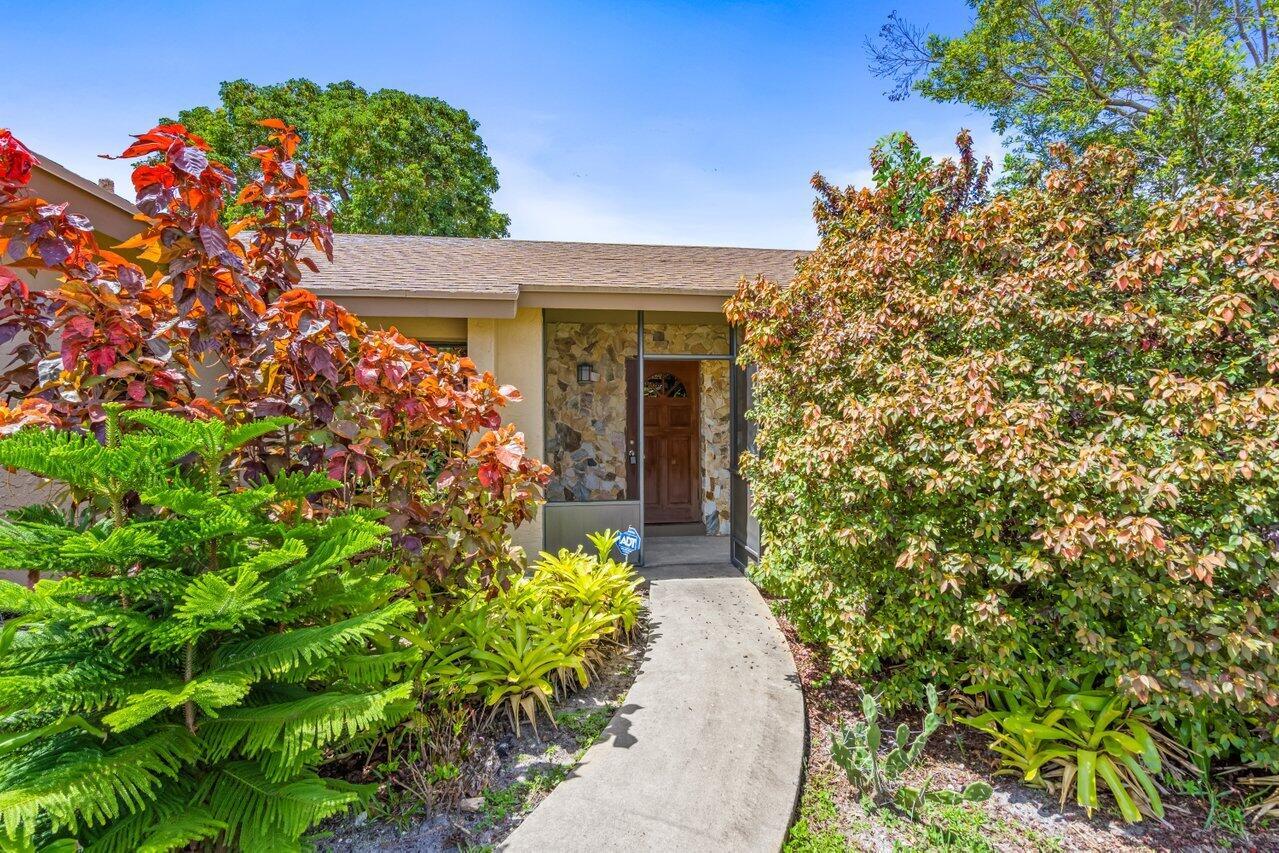 10621 Greenbriar Court