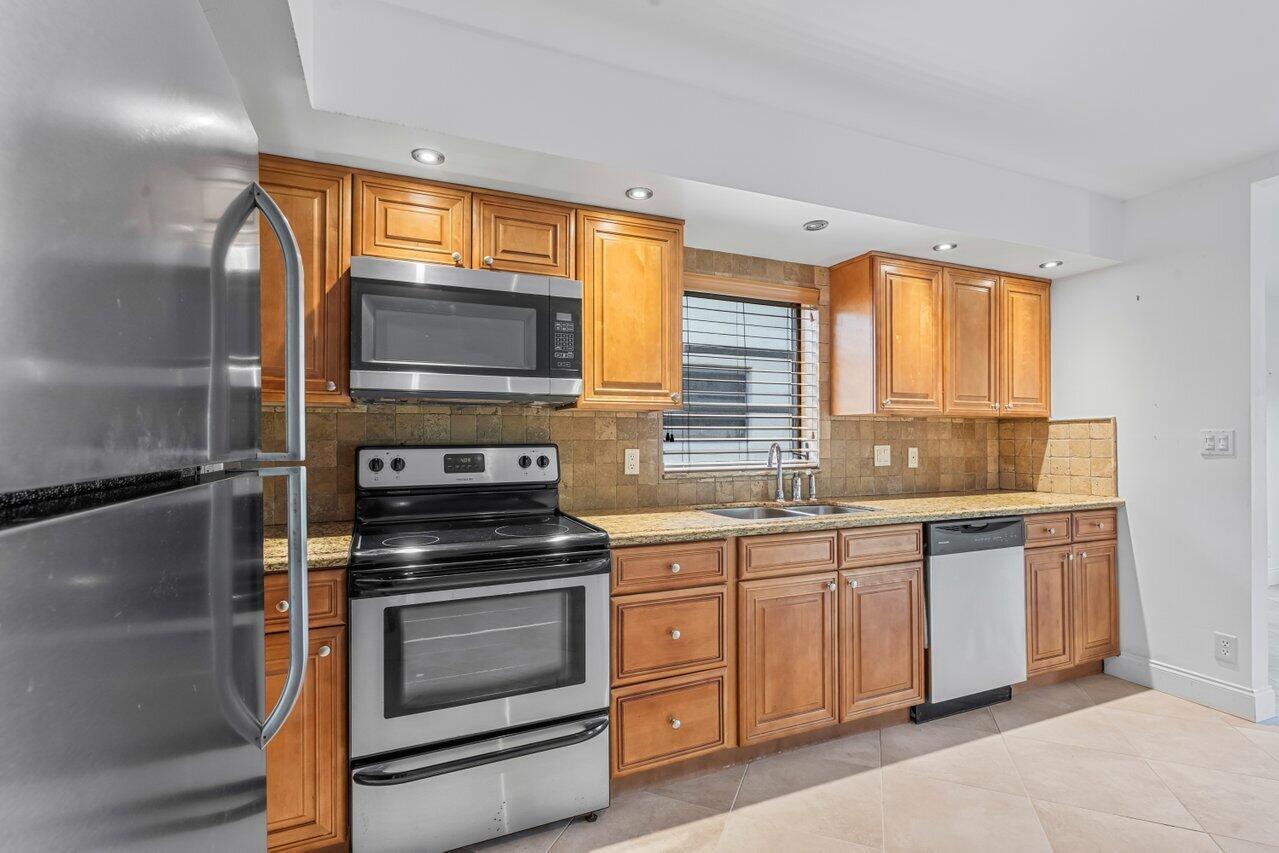 10621 Greenbriar Court