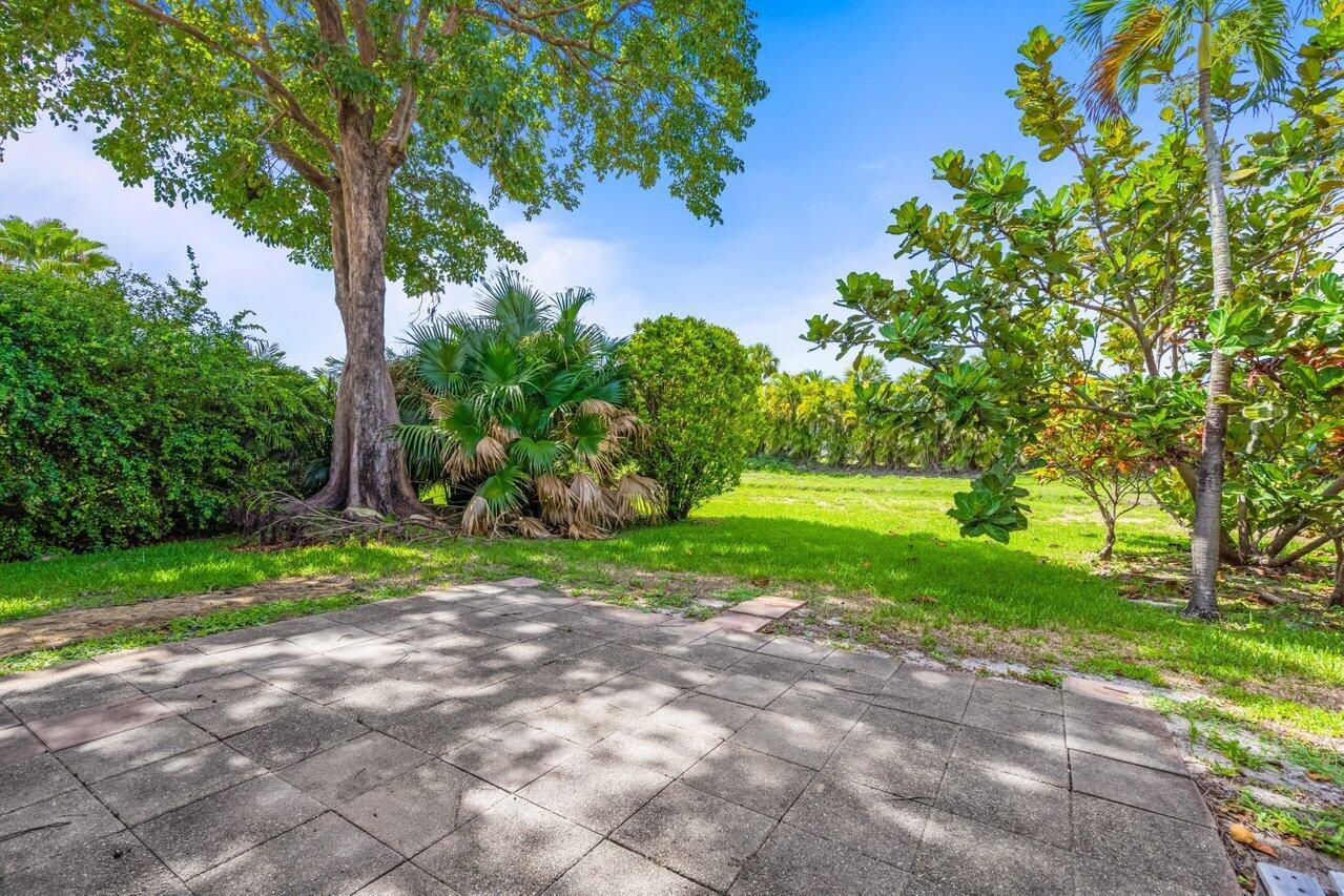 10621 Greenbriar Court