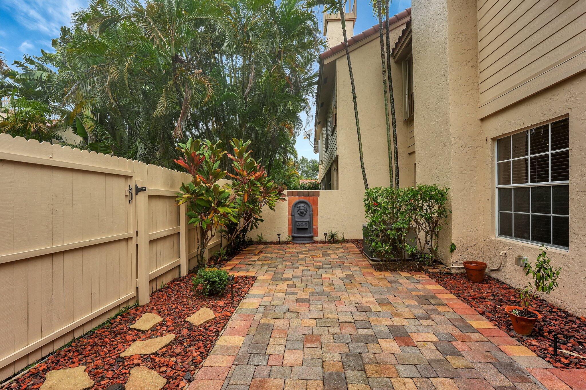 10802 Cypress Glen Drive 10802, Coral Springs Unit: 10802
