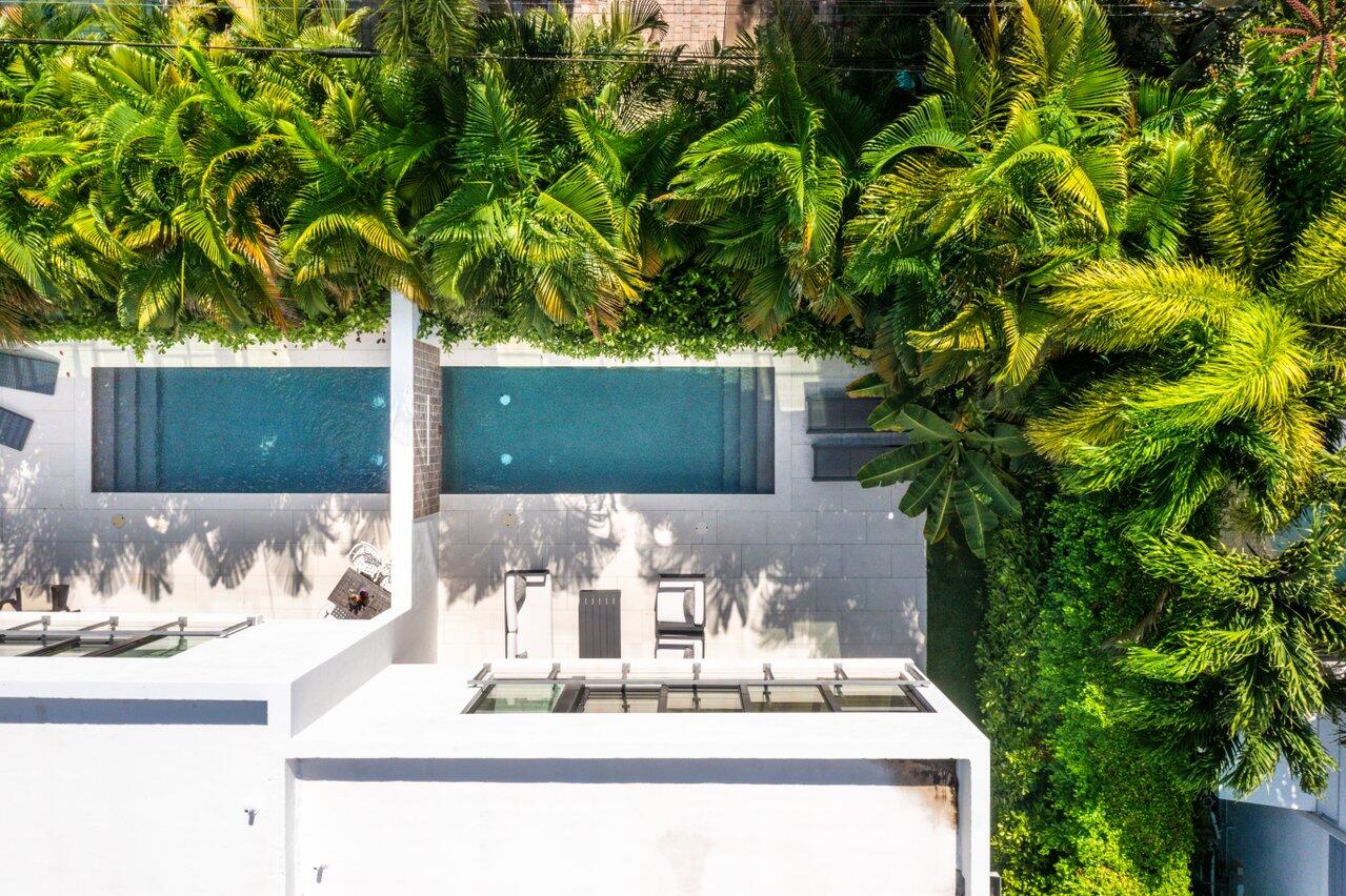 530 NE Wavecrest Way South