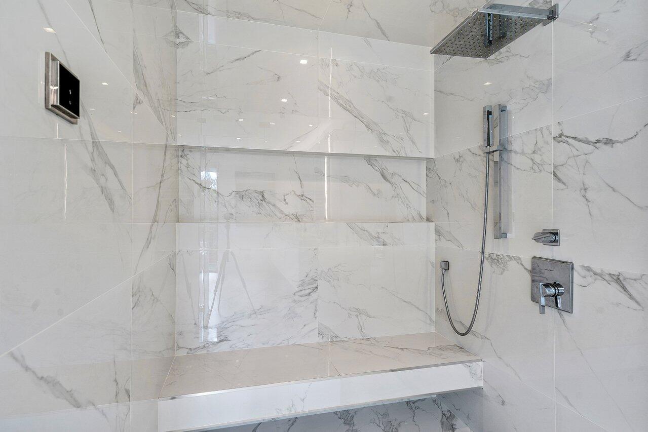 530 NE Wavecrest Way South