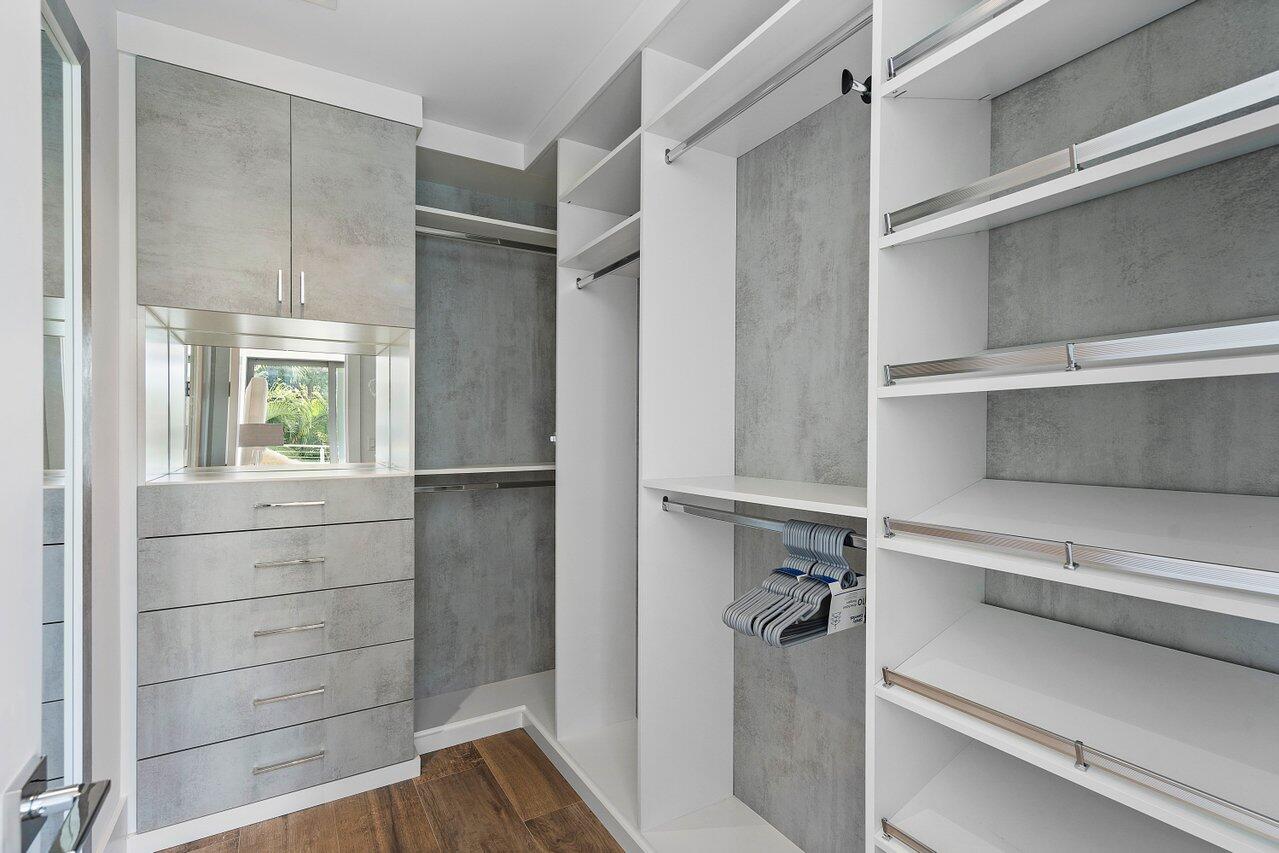 530 NE Wavecrest Way South