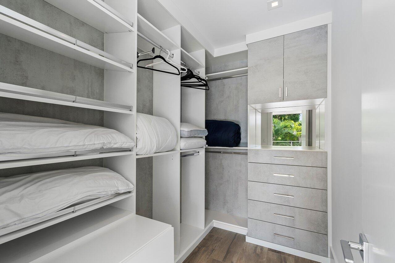 530 NE Wavecrest Way South