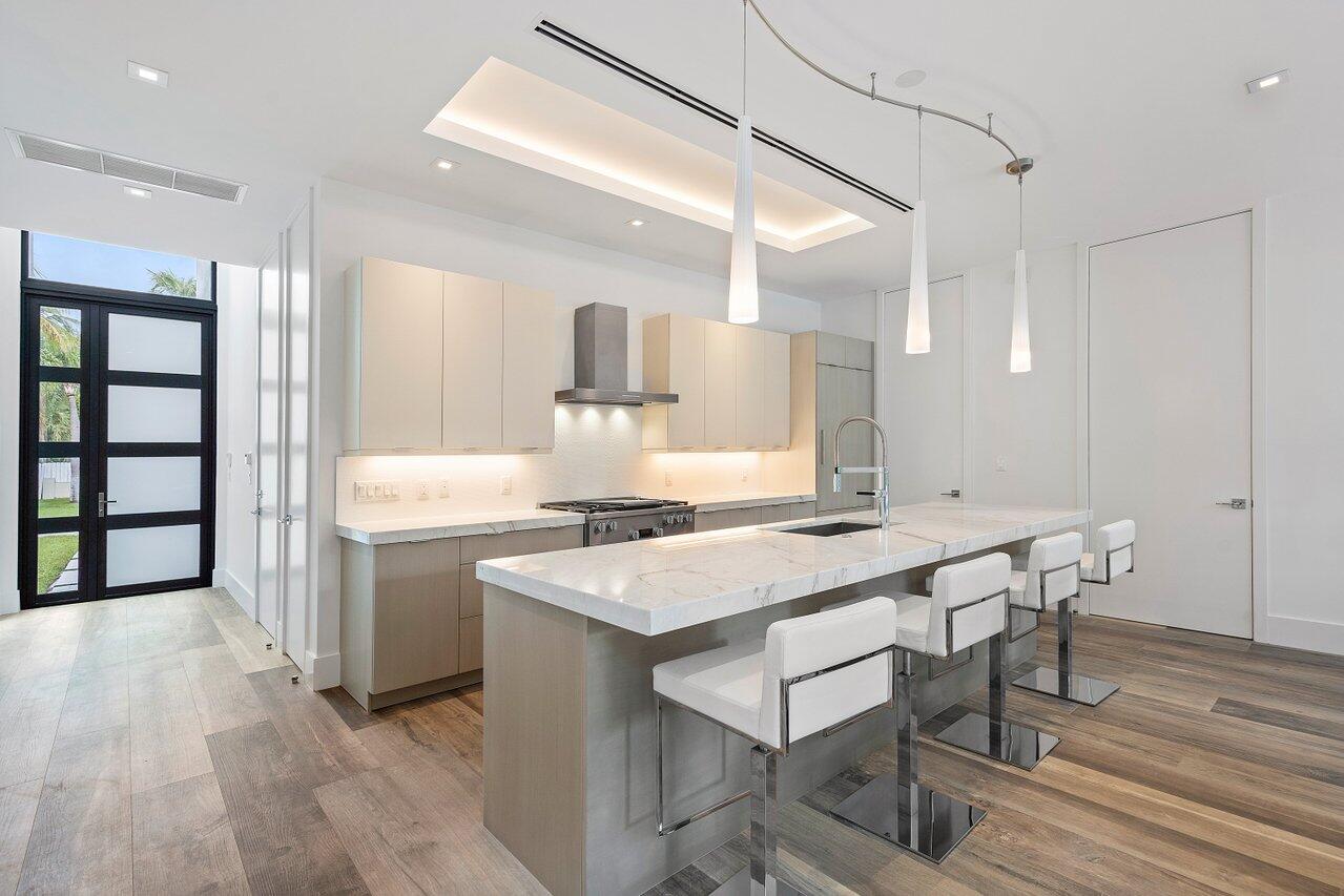 530 NE Wavecrest Way South