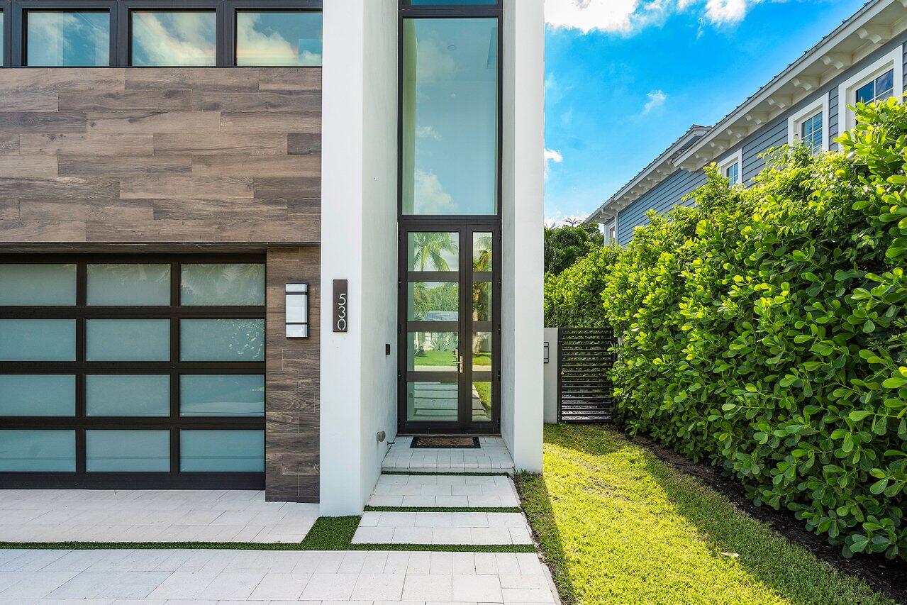 530 NE Wavecrest Way South