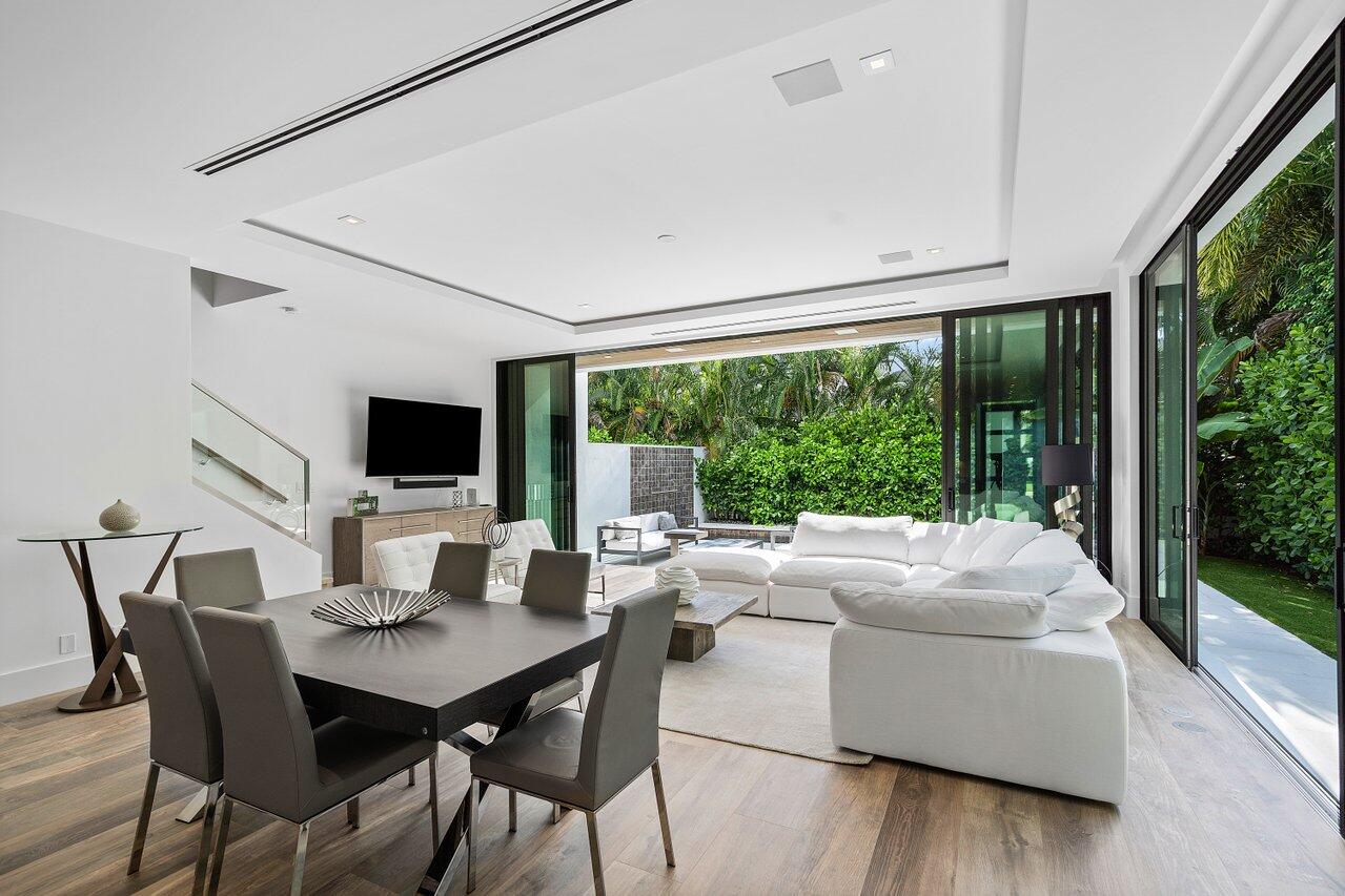 530 NE Wavecrest Way South