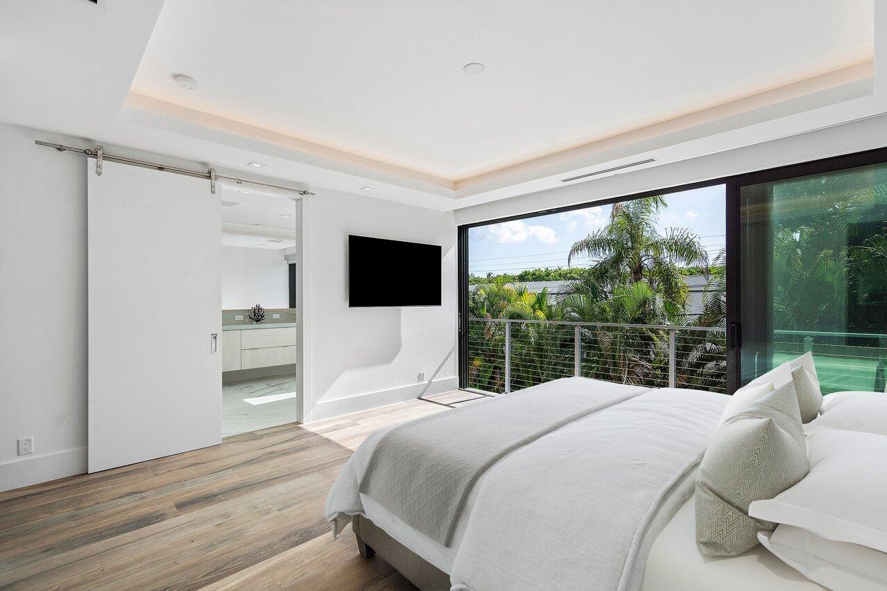 530 NE Wavecrest Way South