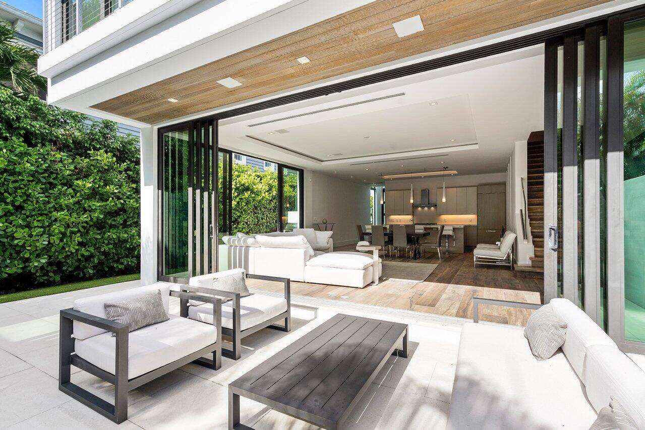 530 NE Wavecrest Way South