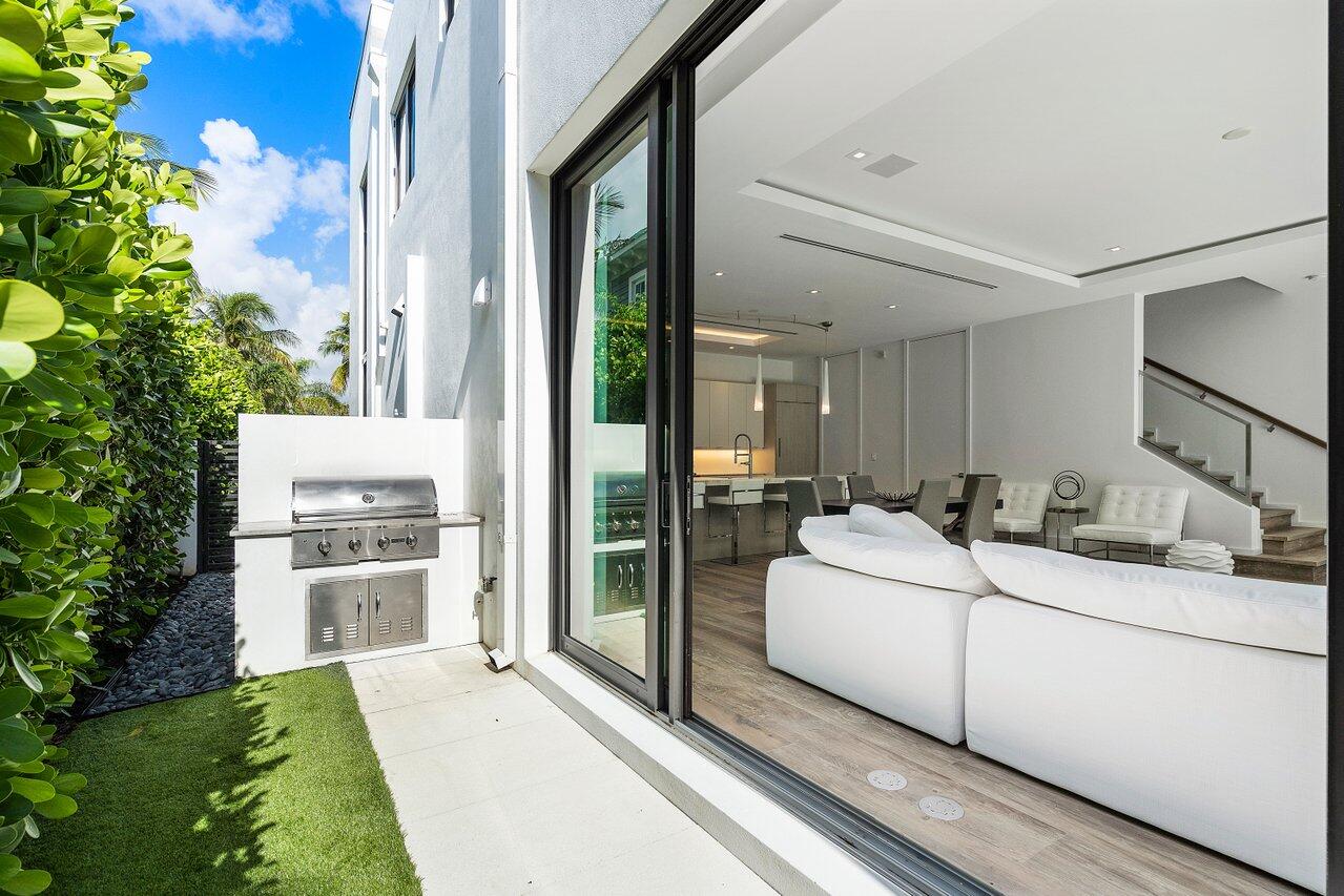 530 NE Wavecrest Way South