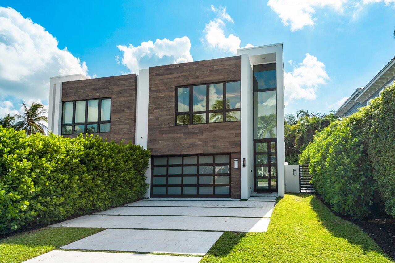 530 NE Wavecrest Way South