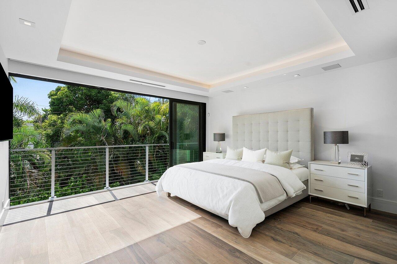 530 NE Wavecrest Way South