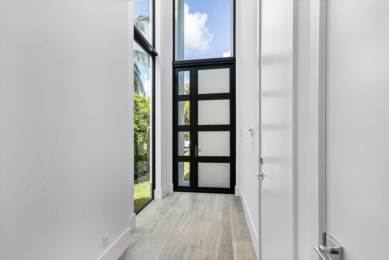 530 NE Wavecrest Way South