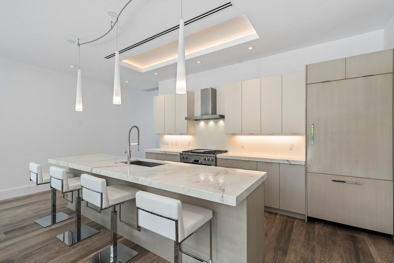 530 NE Wavecrest Way South