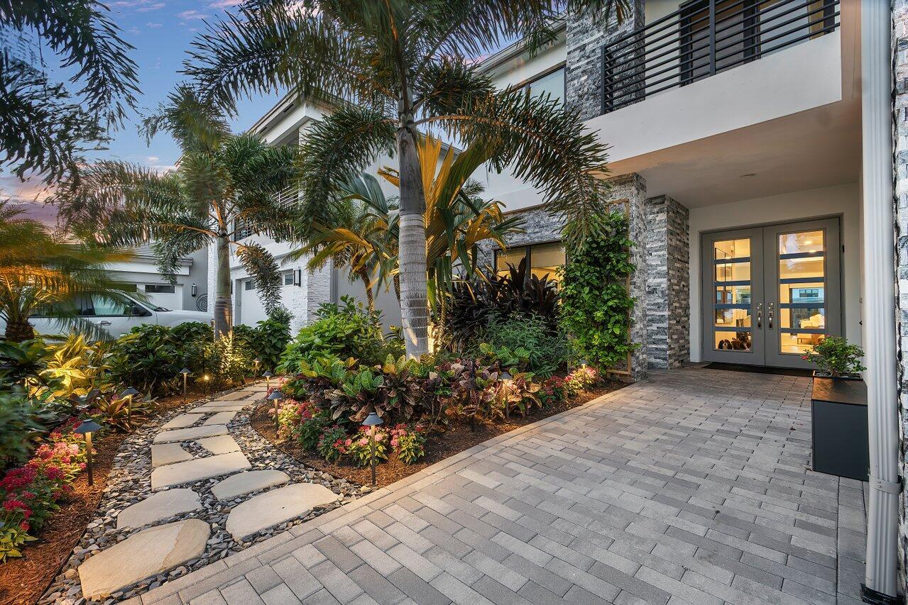 8581 Dearborn River Way