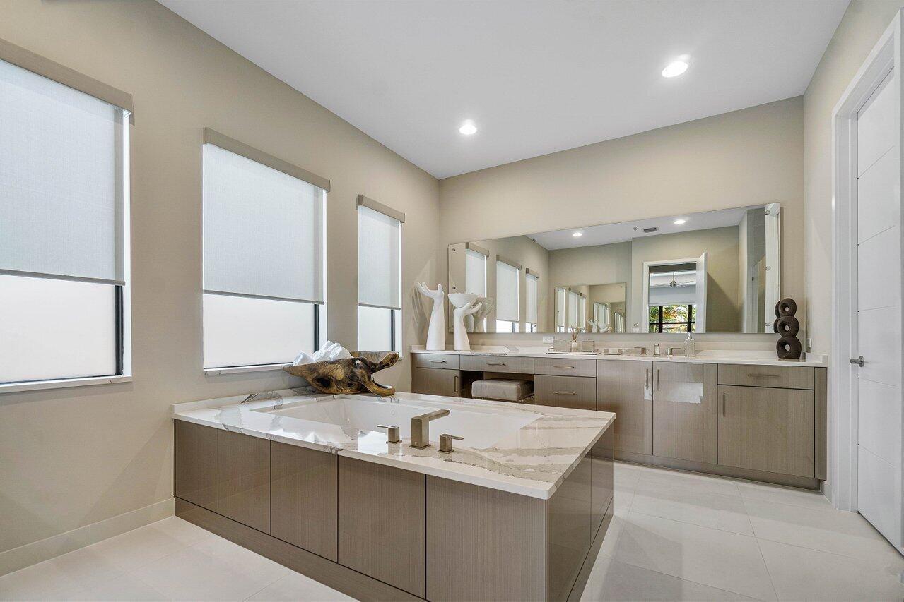 8581 Dearborn River Way