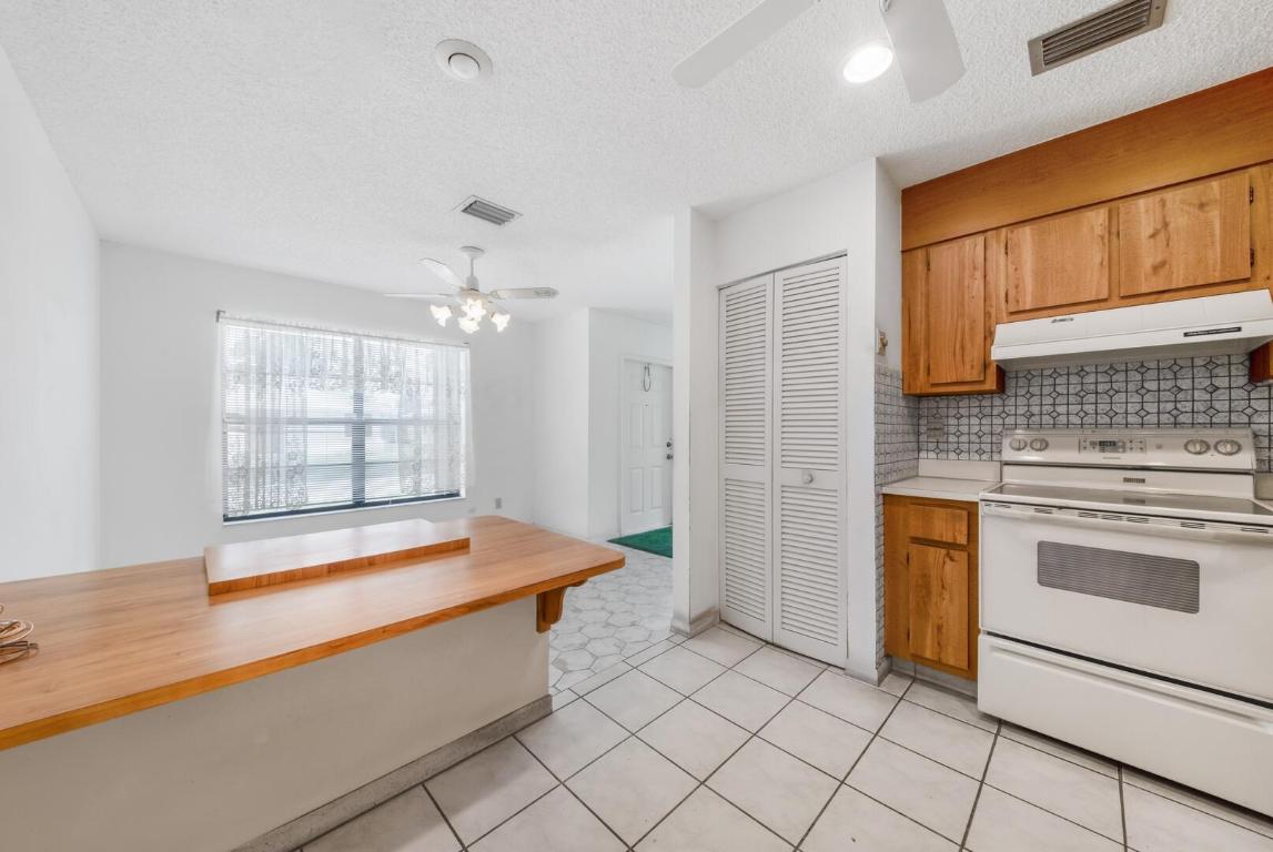 4942 Luqui Court 27a, West Palm Beach Unit: 27a