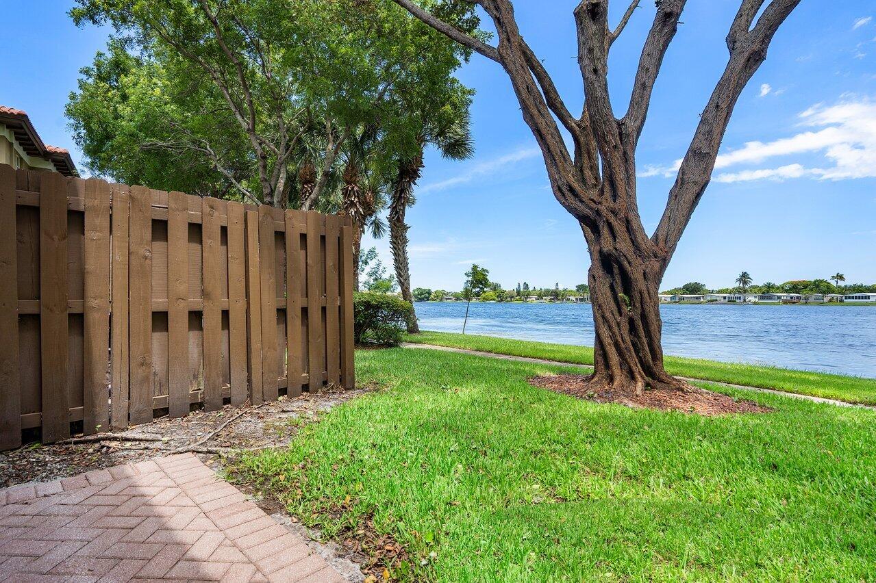 6877 Julia Gardens Drive, Coconut Creek