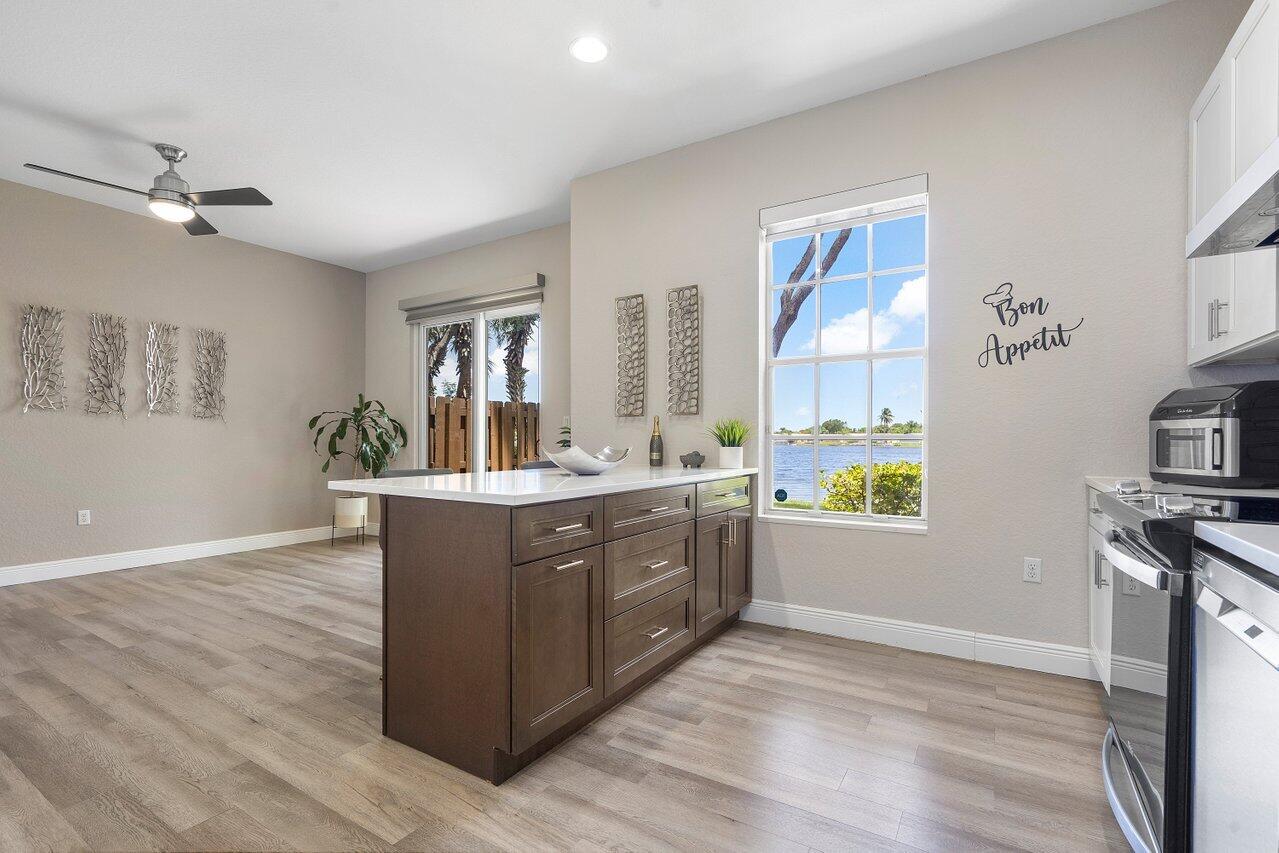 6877 Julia Gardens Drive, Coconut Creek