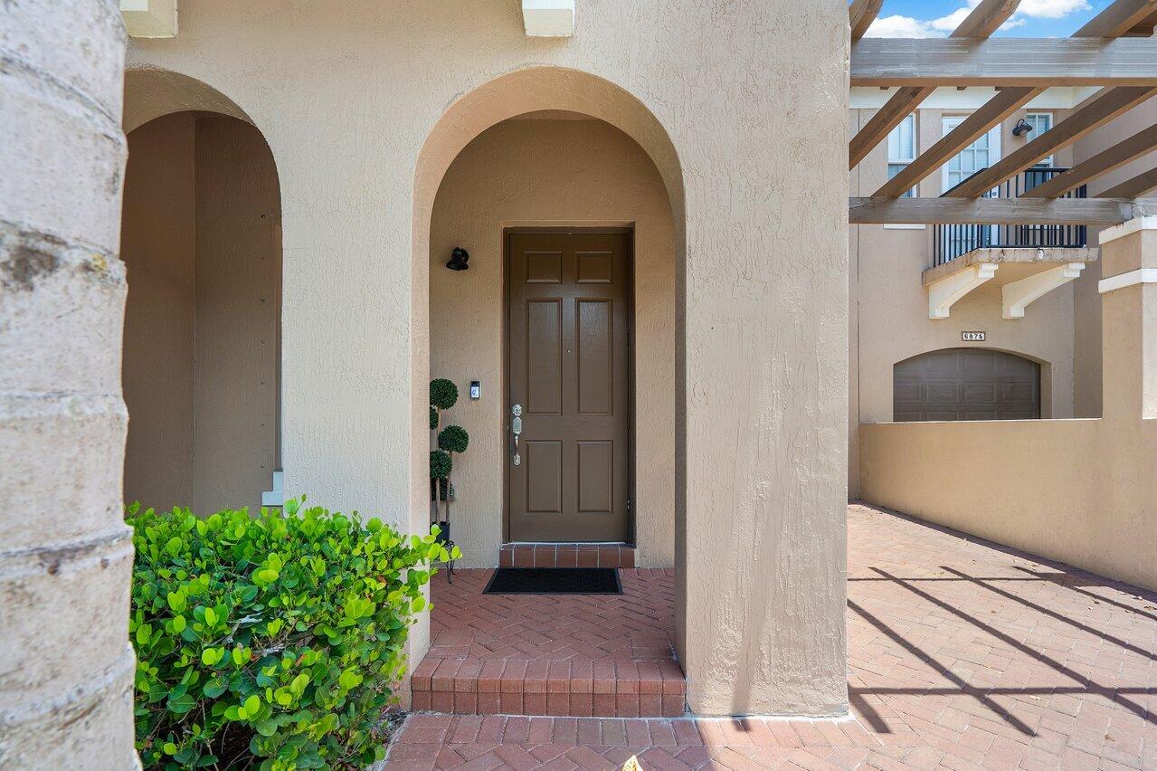 6877 Julia Gardens Drive, Coconut Creek