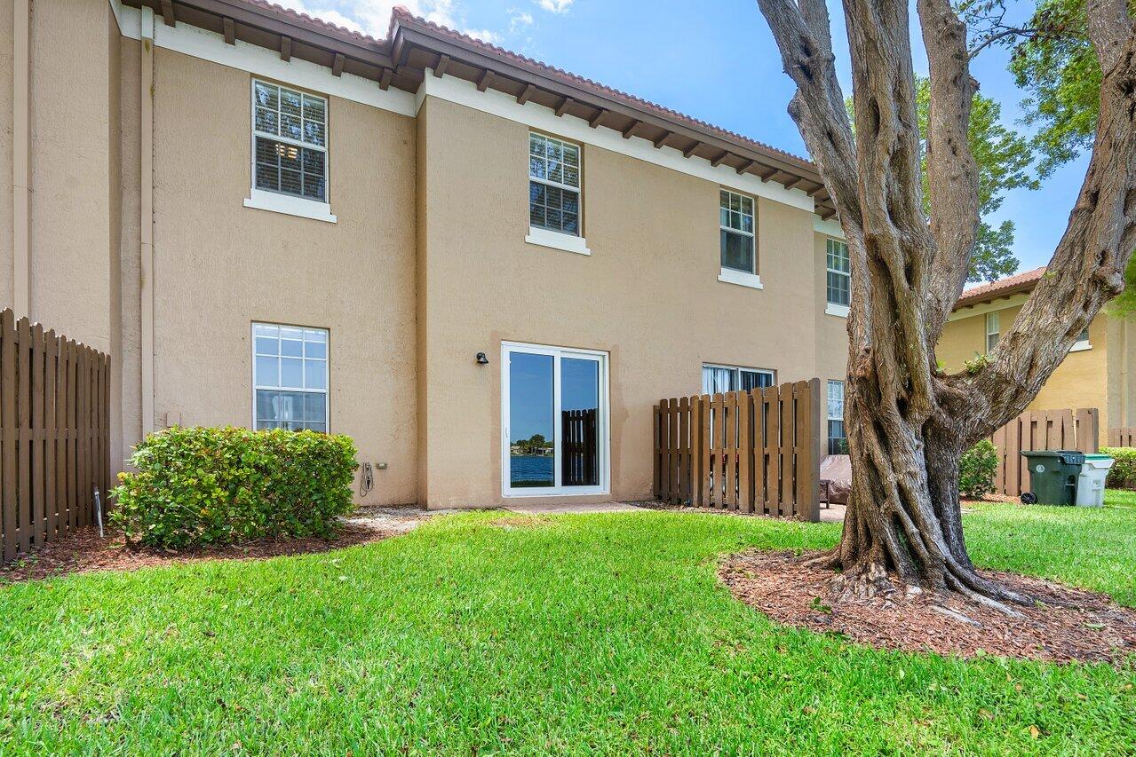 6877 Julia Gardens Drive, Coconut Creek