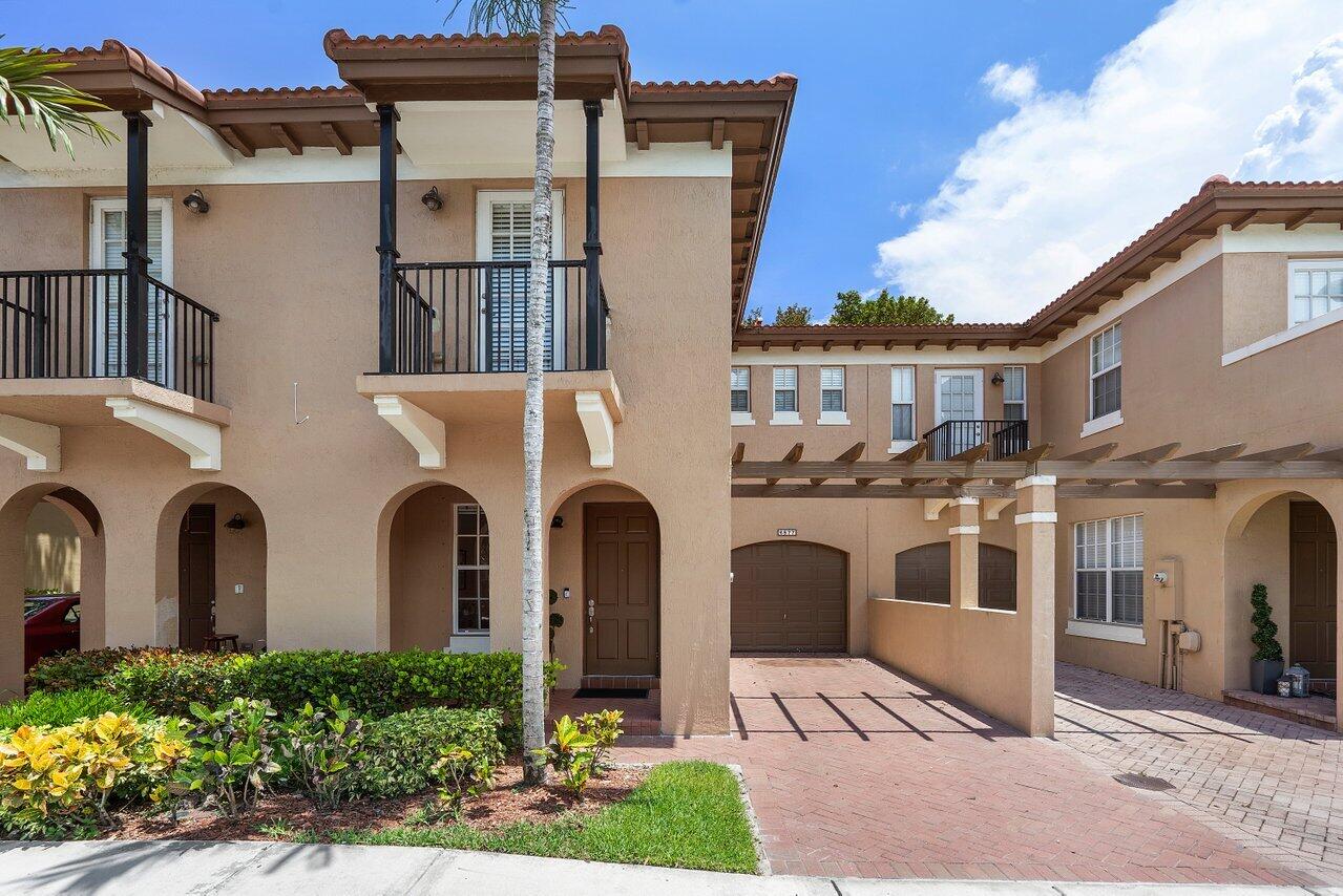 6877 Julia Gardens Drive, Coconut Creek