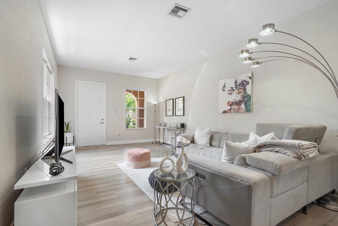 6877 Julia Gardens Drive, Coconut Creek