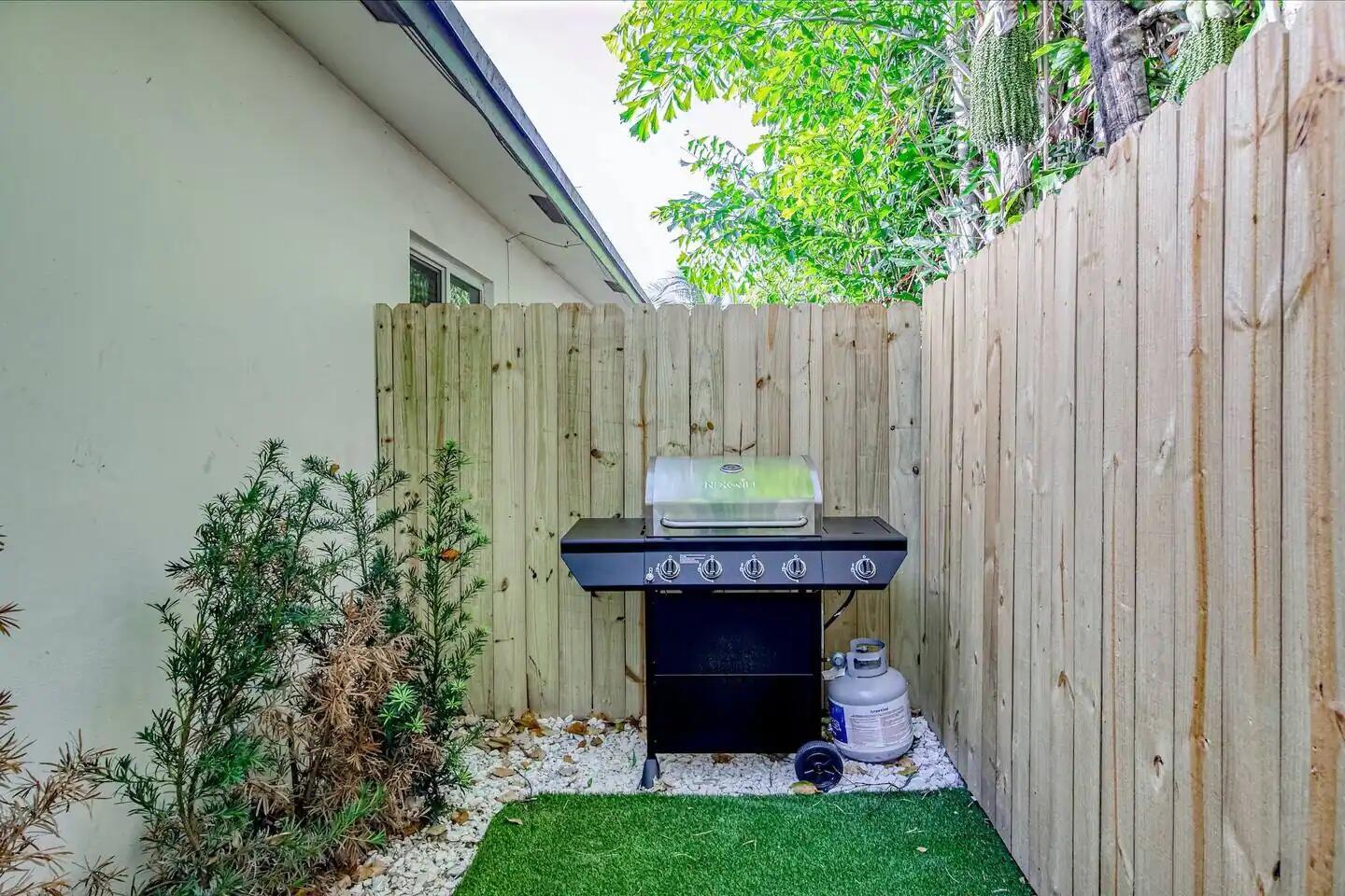 812 NE 17th Street 1-3