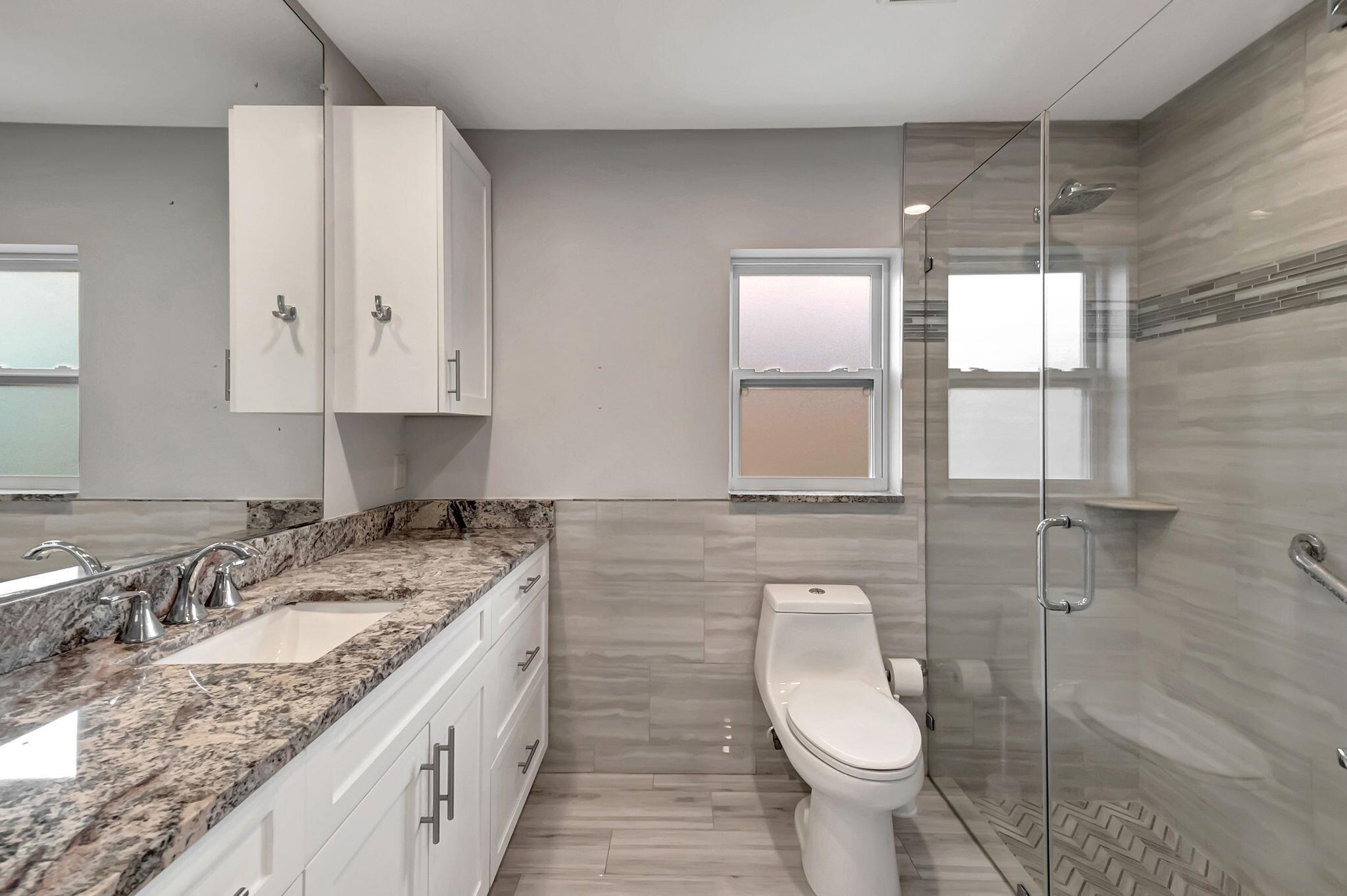 5846 Mirror Lakes Boulevard