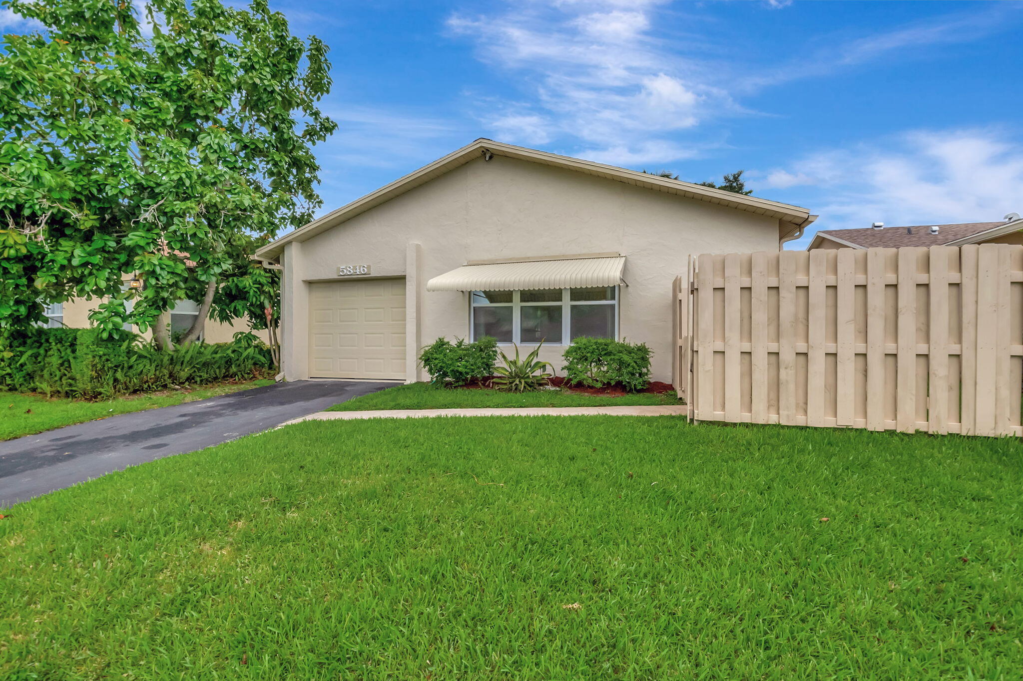 5846 Mirror Lakes Boulevard