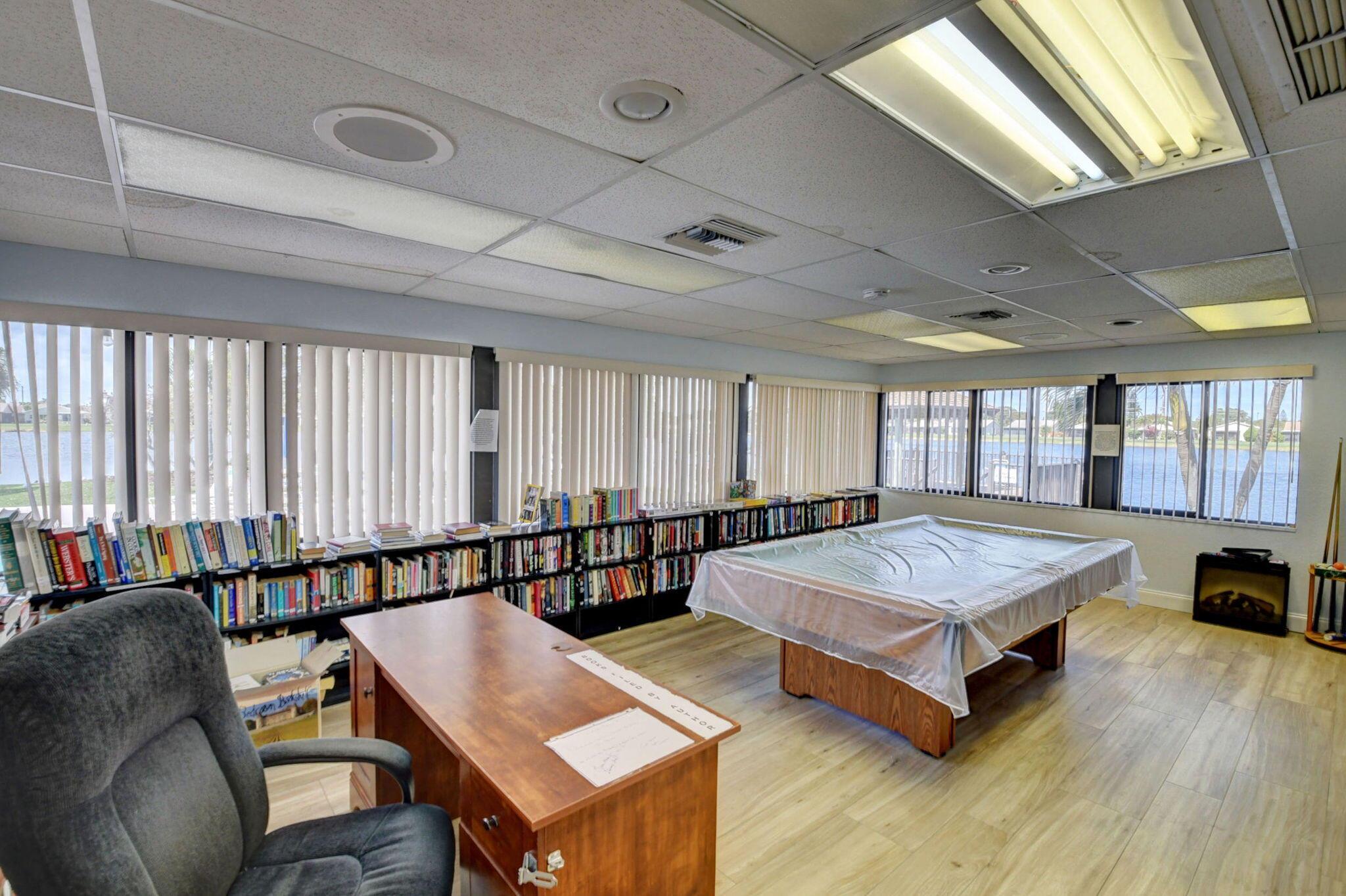 5846 Mirror Lakes Boulevard