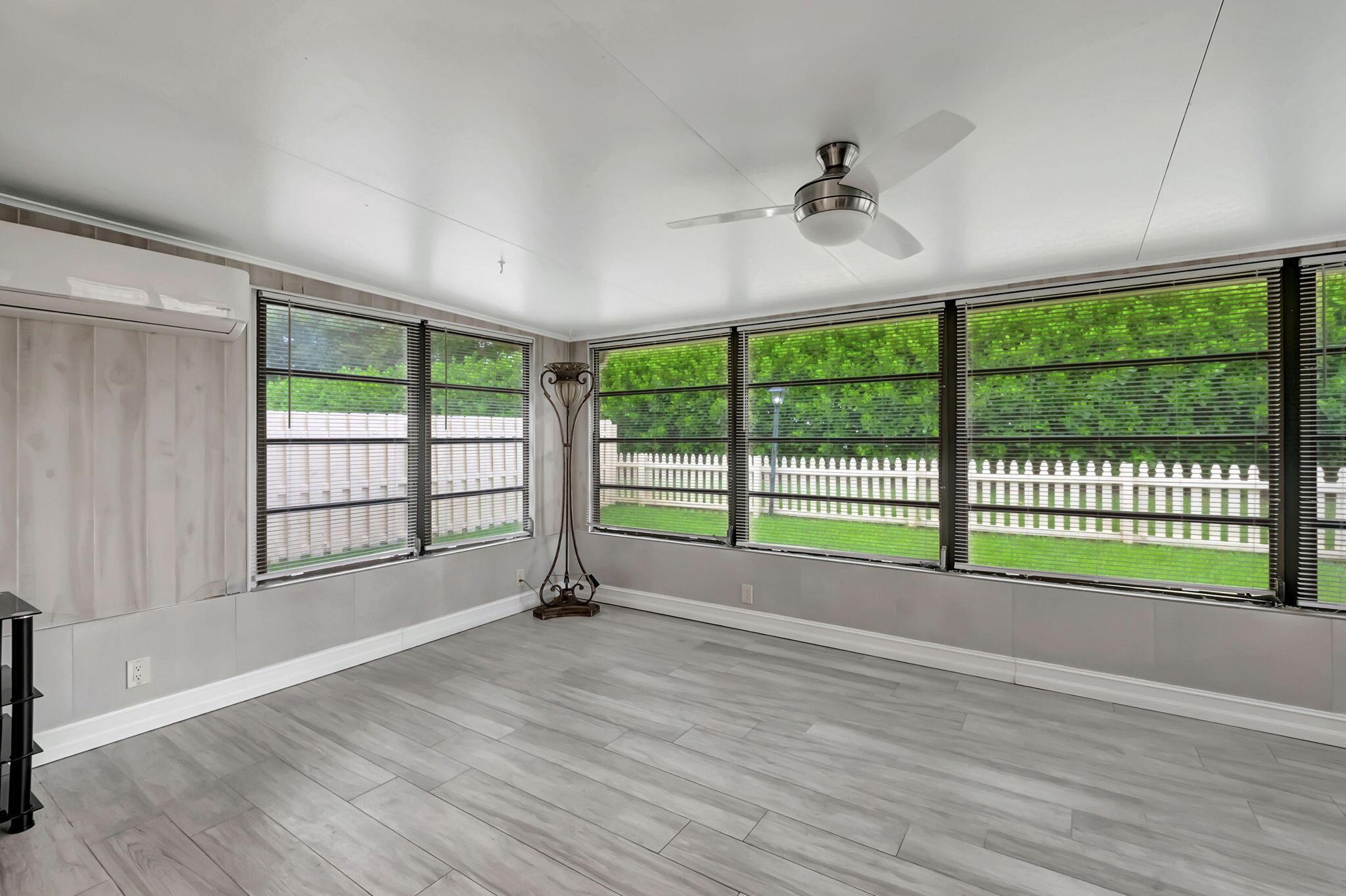 5846 Mirror Lakes Boulevard