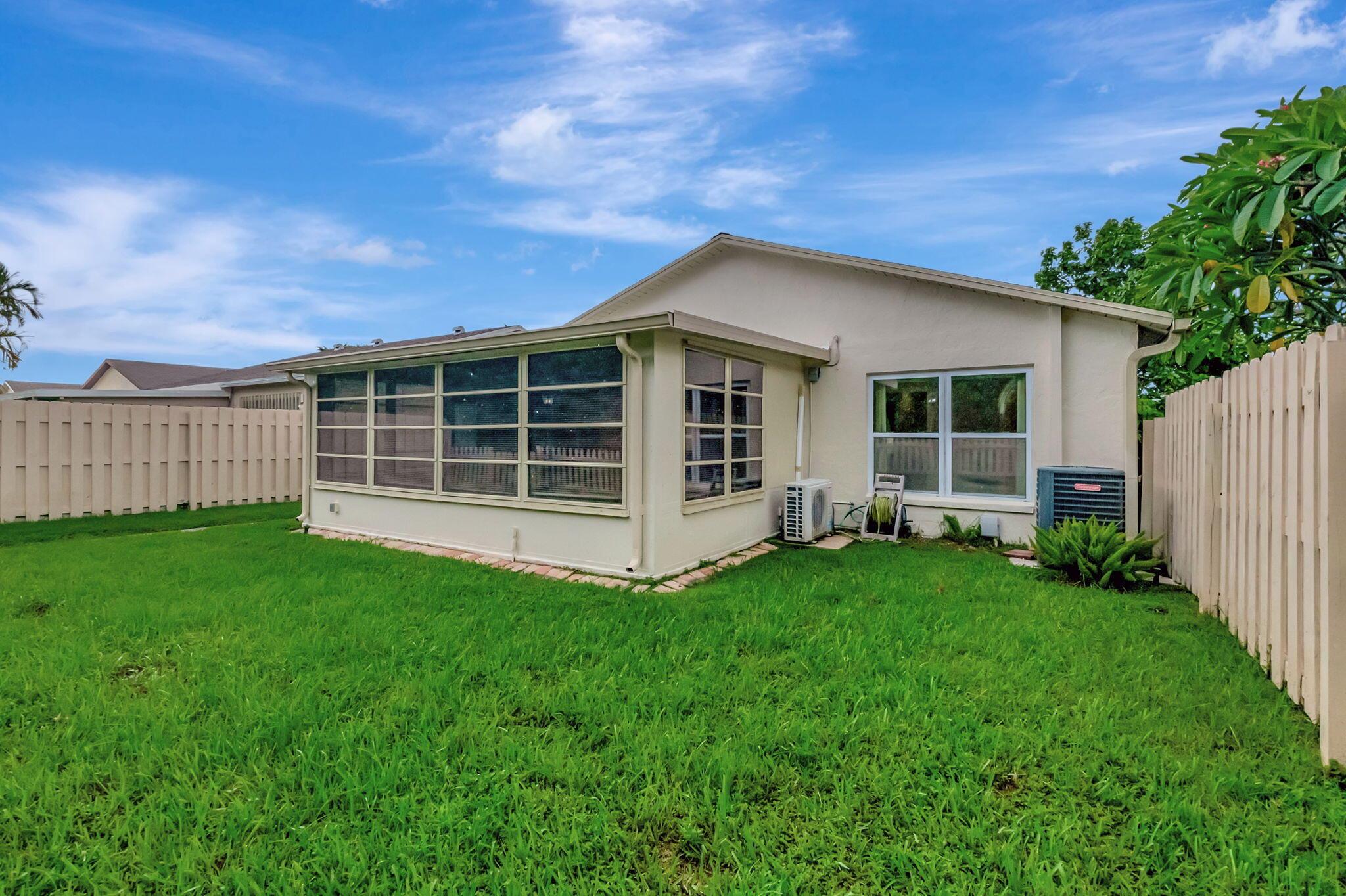 5846 Mirror Lakes Boulevard