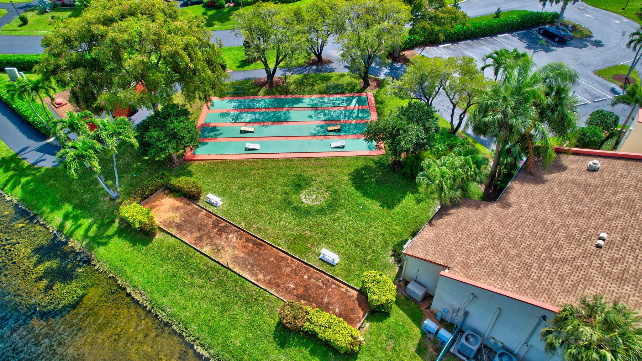 5846 Mirror Lakes Boulevard