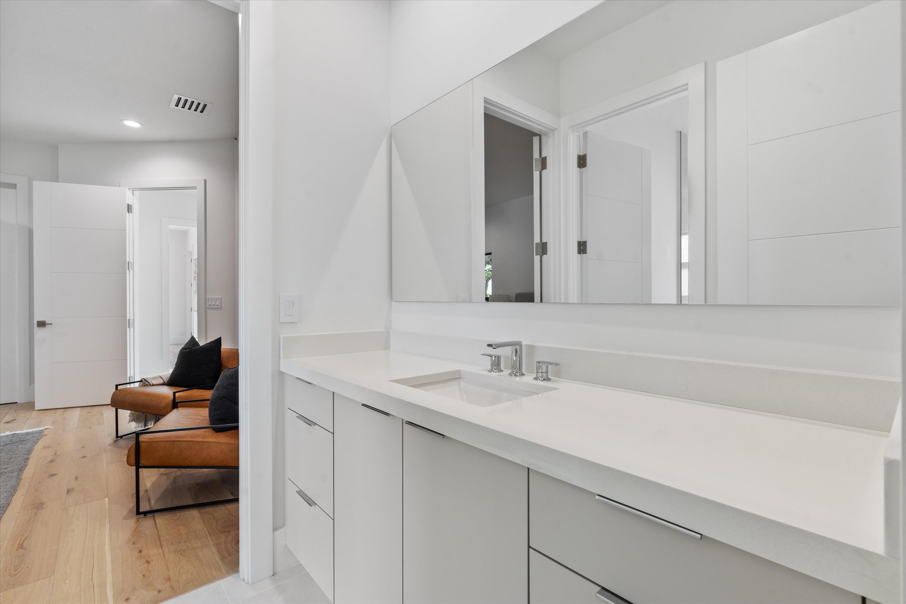 4816 Bocaire Boulevard