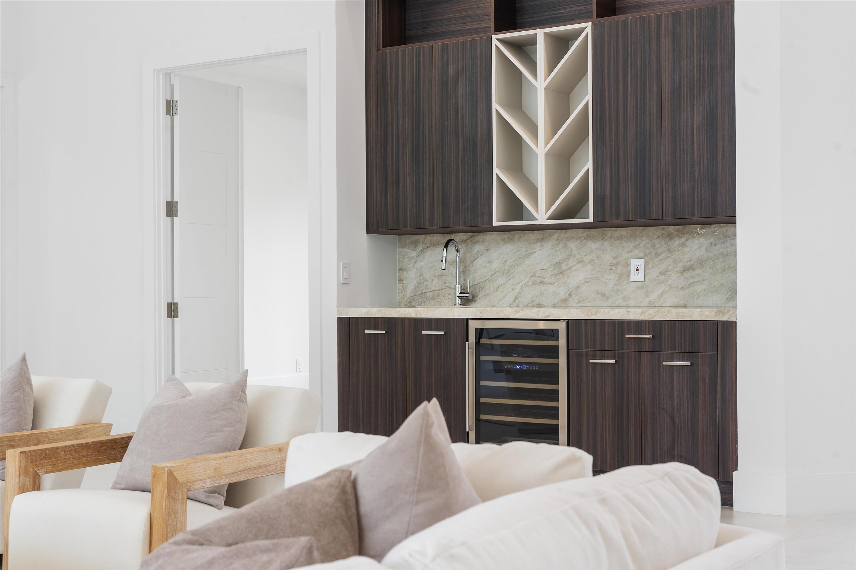 4816 Bocaire Boulevard