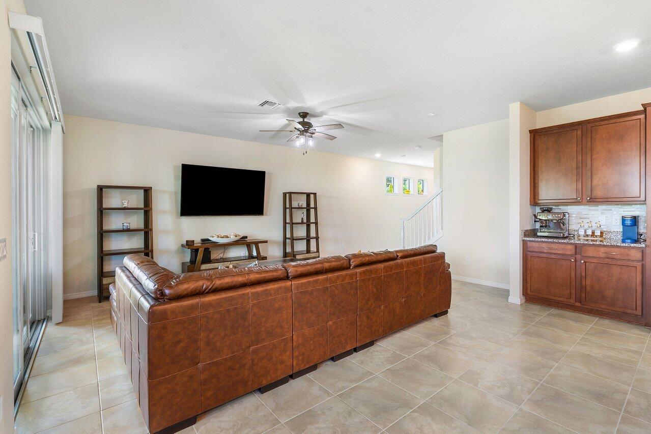 1595 Myrtle Oak Terrace, Hollywood