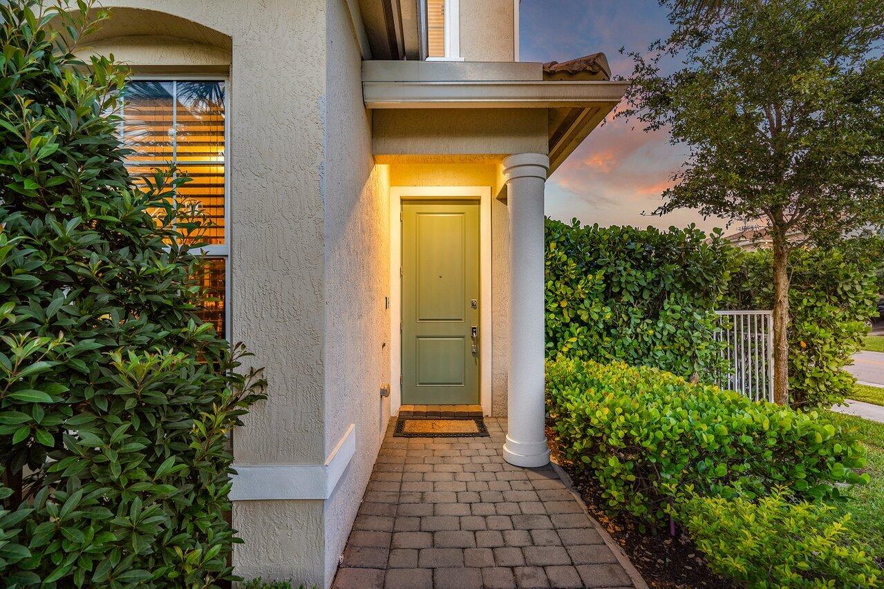 1595 Myrtle Oak Terrace, Hollywood