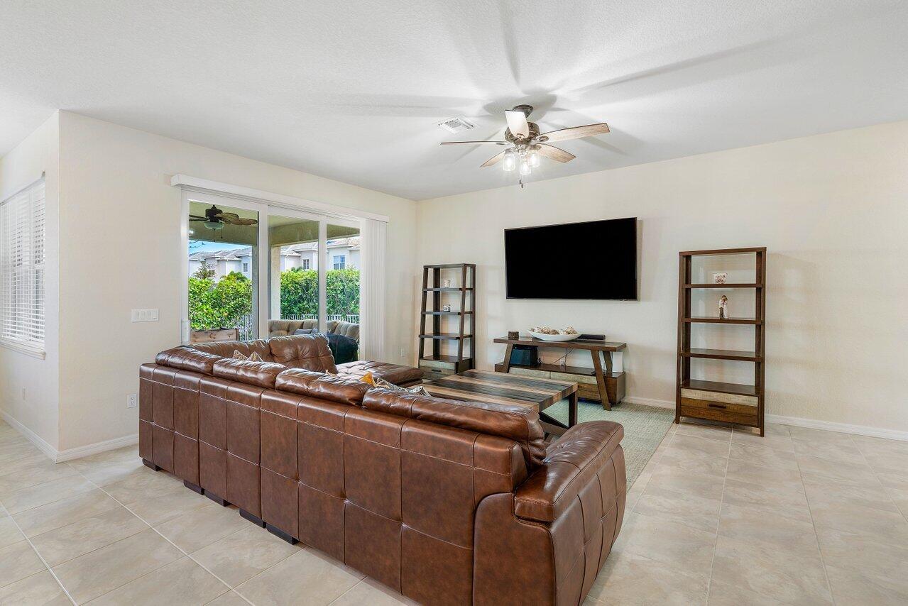 1595 Myrtle Oak Terrace, Hollywood