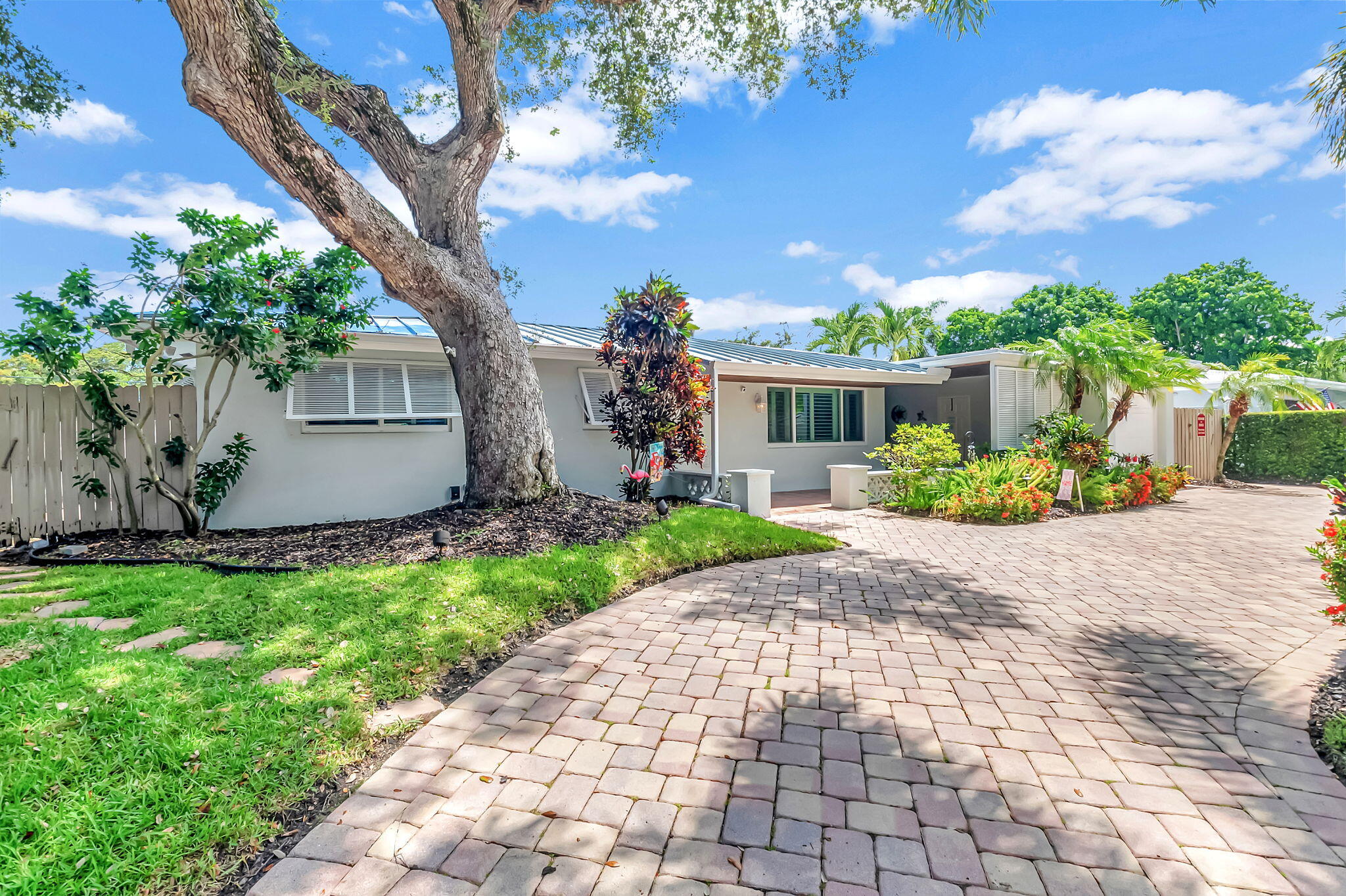 648 SW 2nd Street