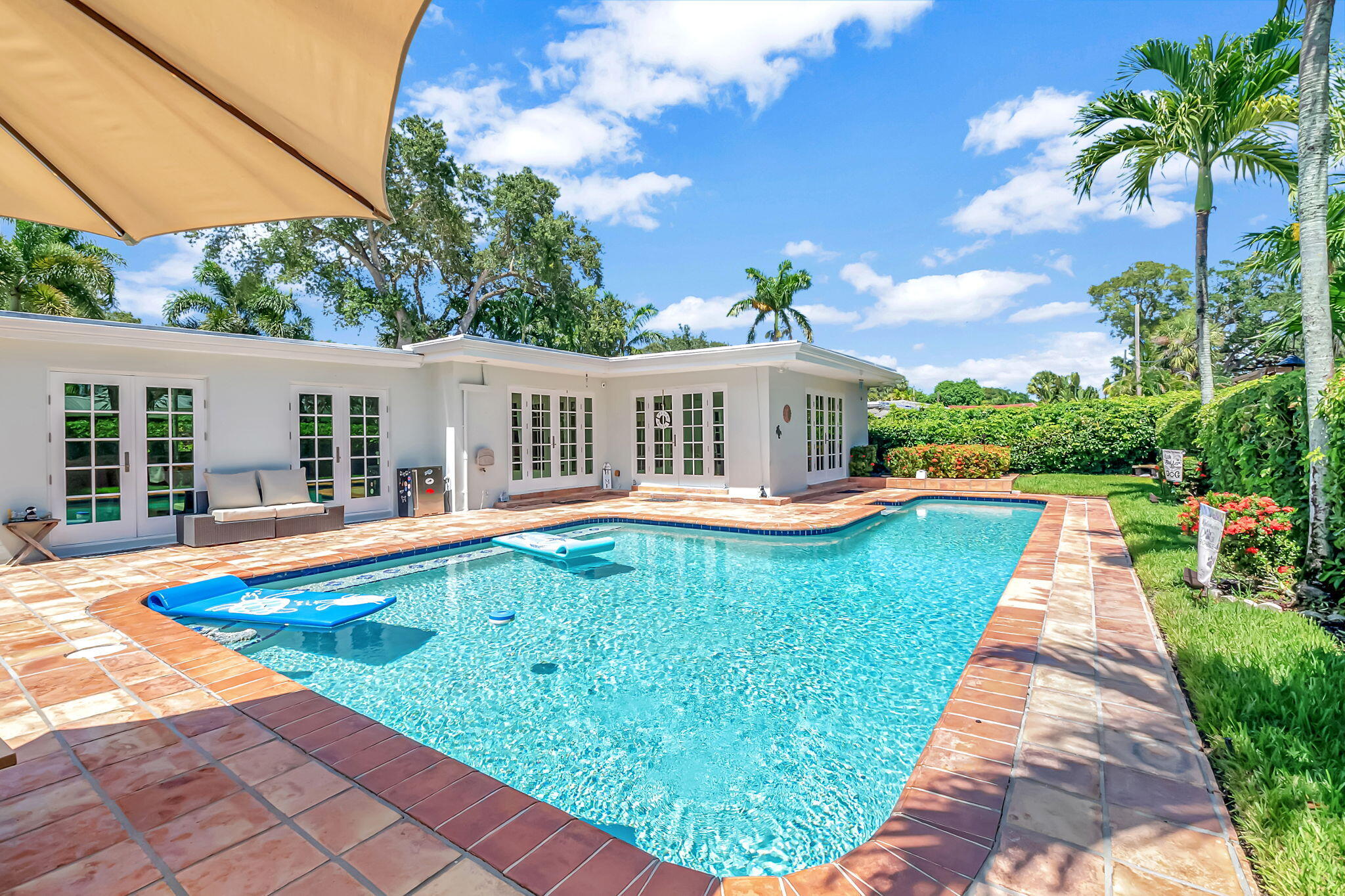 648 SW 2nd Street