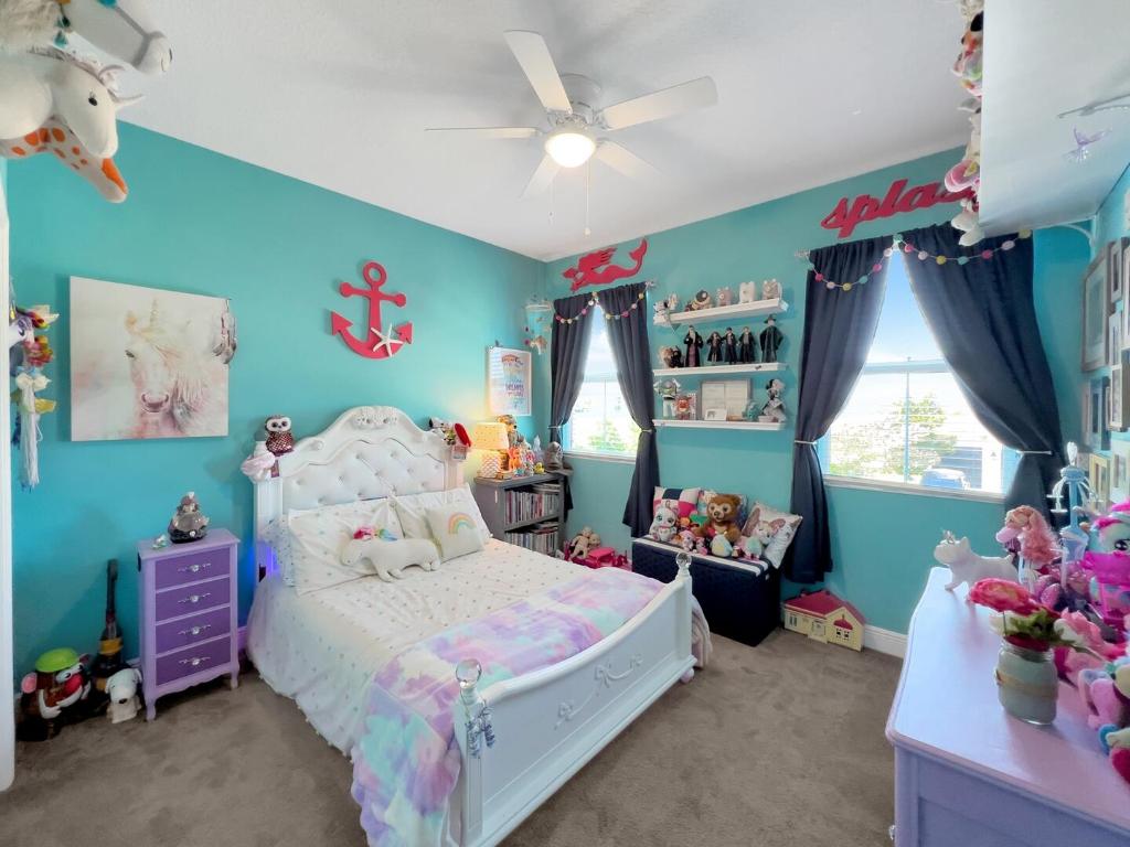 864 Sterling Pine Place, Loxahatchee