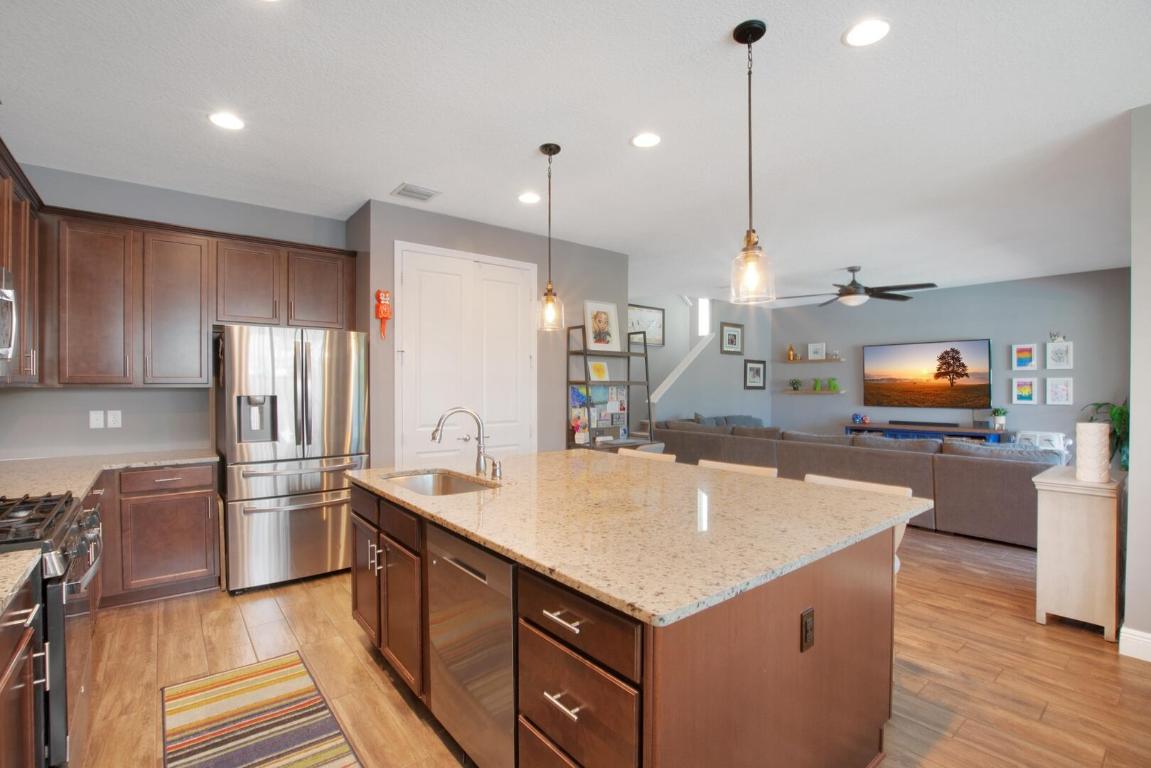 864 Sterling Pine Place, Loxahatchee