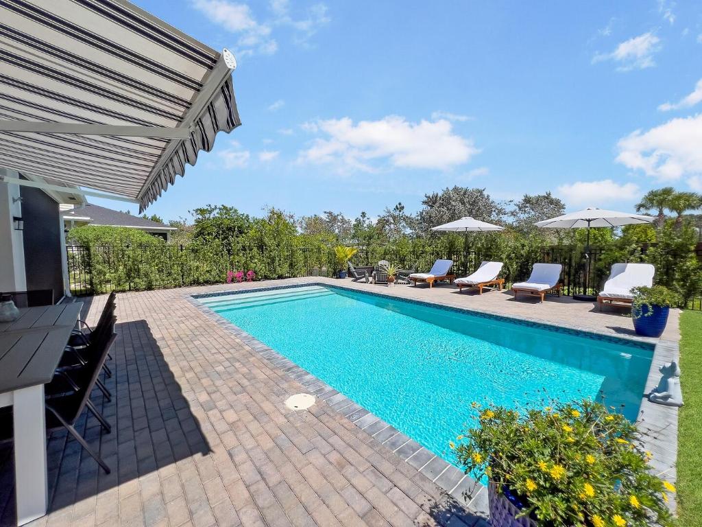 864 Sterling Pine Place, Loxahatchee