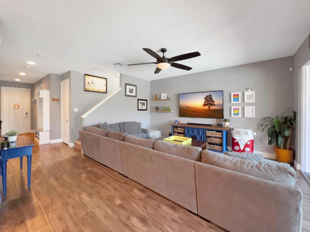 864 Sterling Pine Place, Loxahatchee