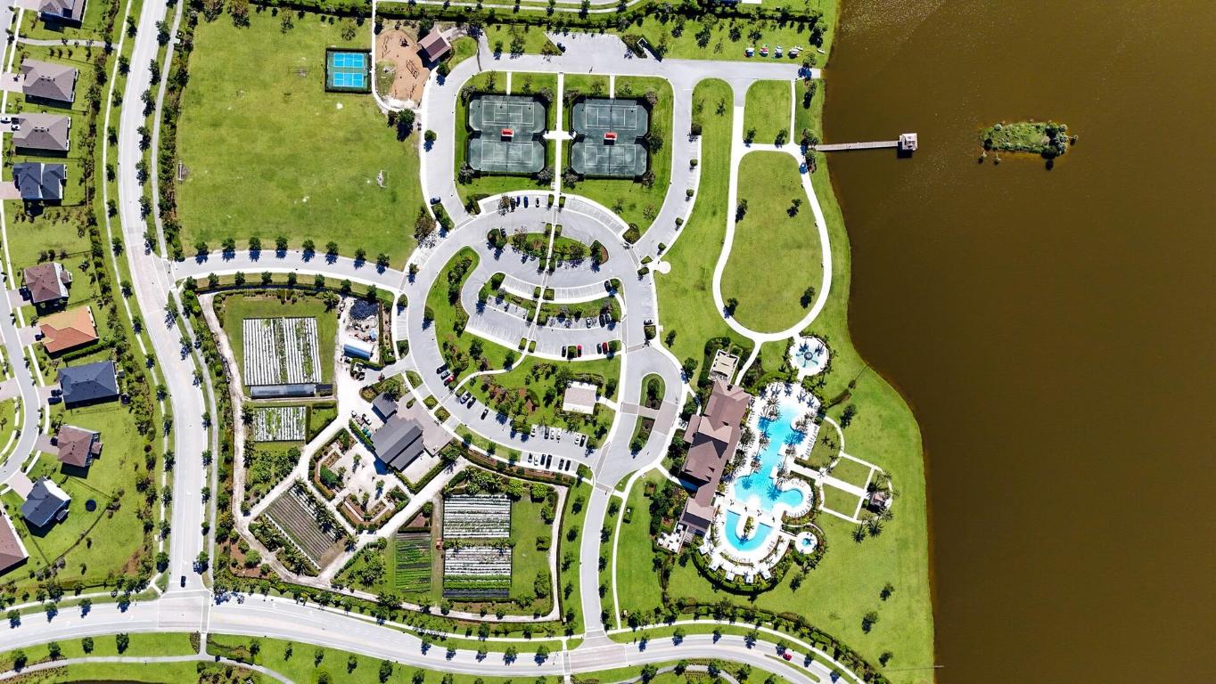 864 Sterling Pine Place, Loxahatchee