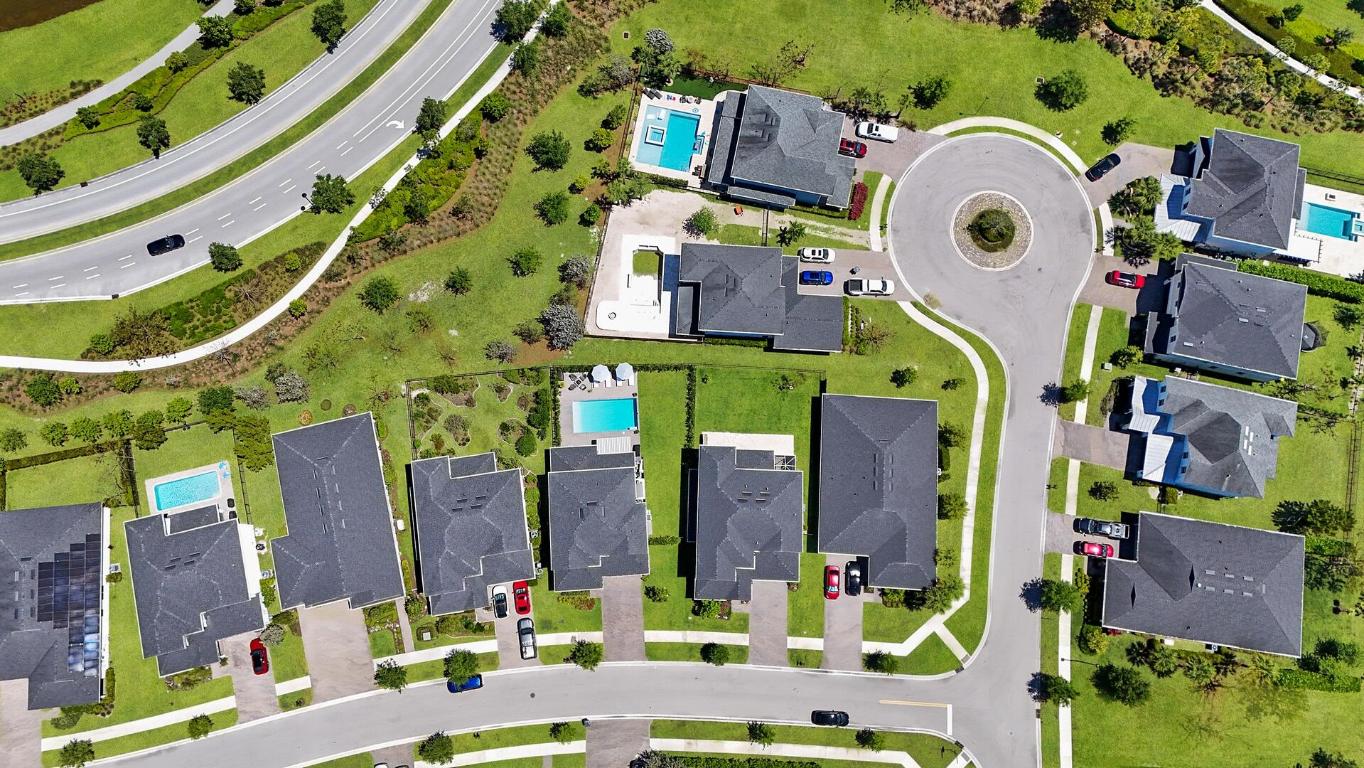 864 Sterling Pine Place, Loxahatchee