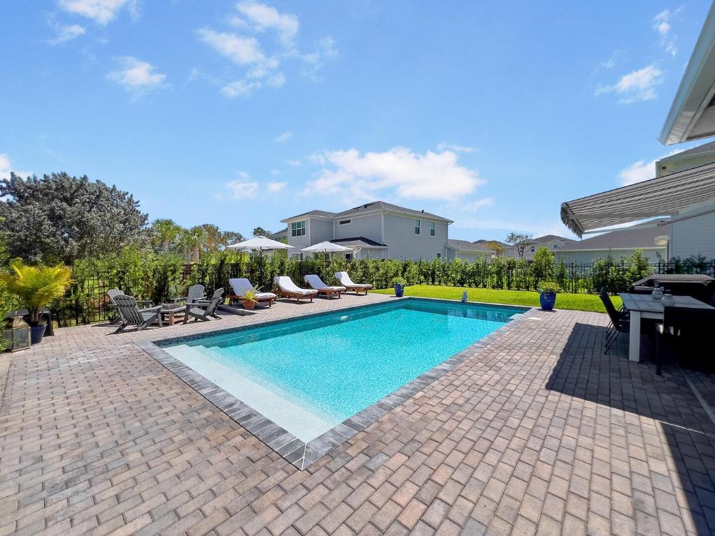 864 Sterling Pine Place, Loxahatchee