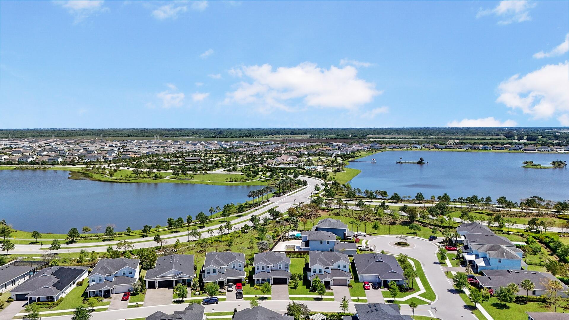 864 Sterling Pine Place, Loxahatchee